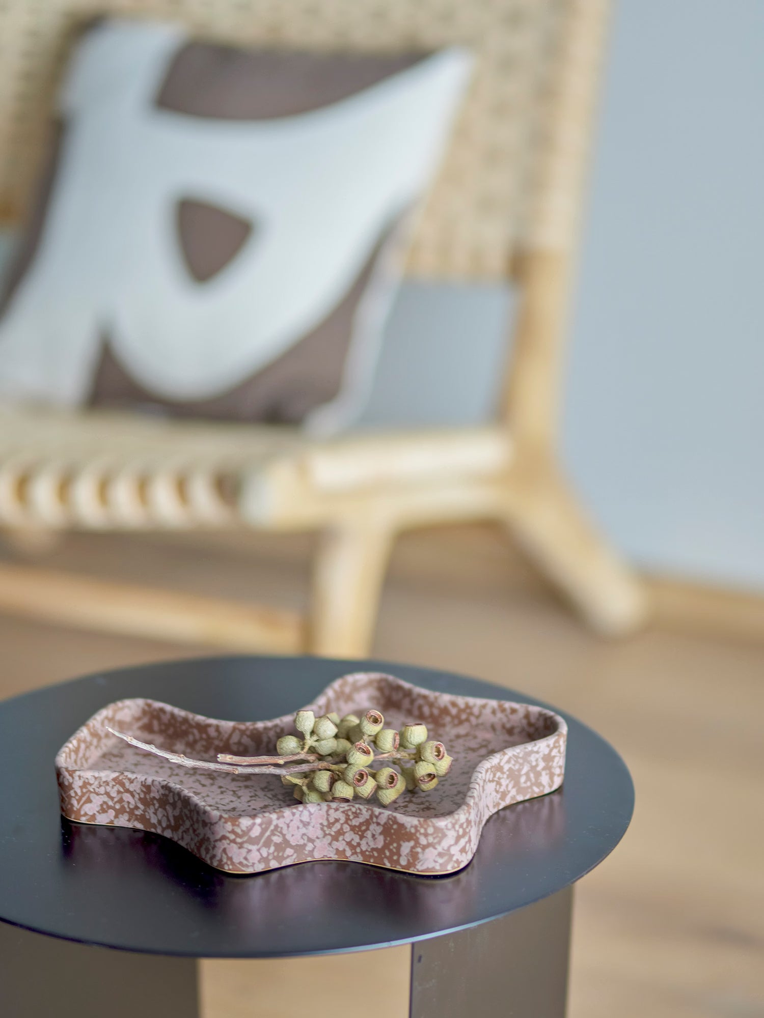 Lakey organic brown stoneware tray with reactive finish - Nordic design 29x22 cm
