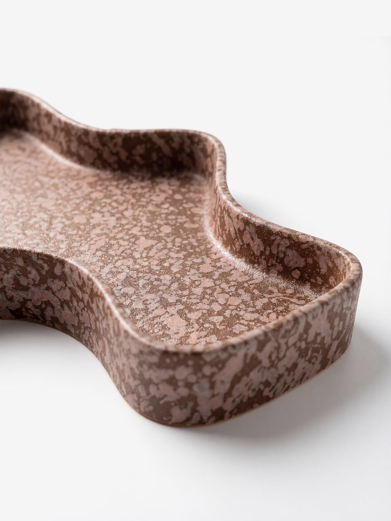 Lakey vassoio organico in gres marrone a finitura reattiva - design nordico 29x22 cm