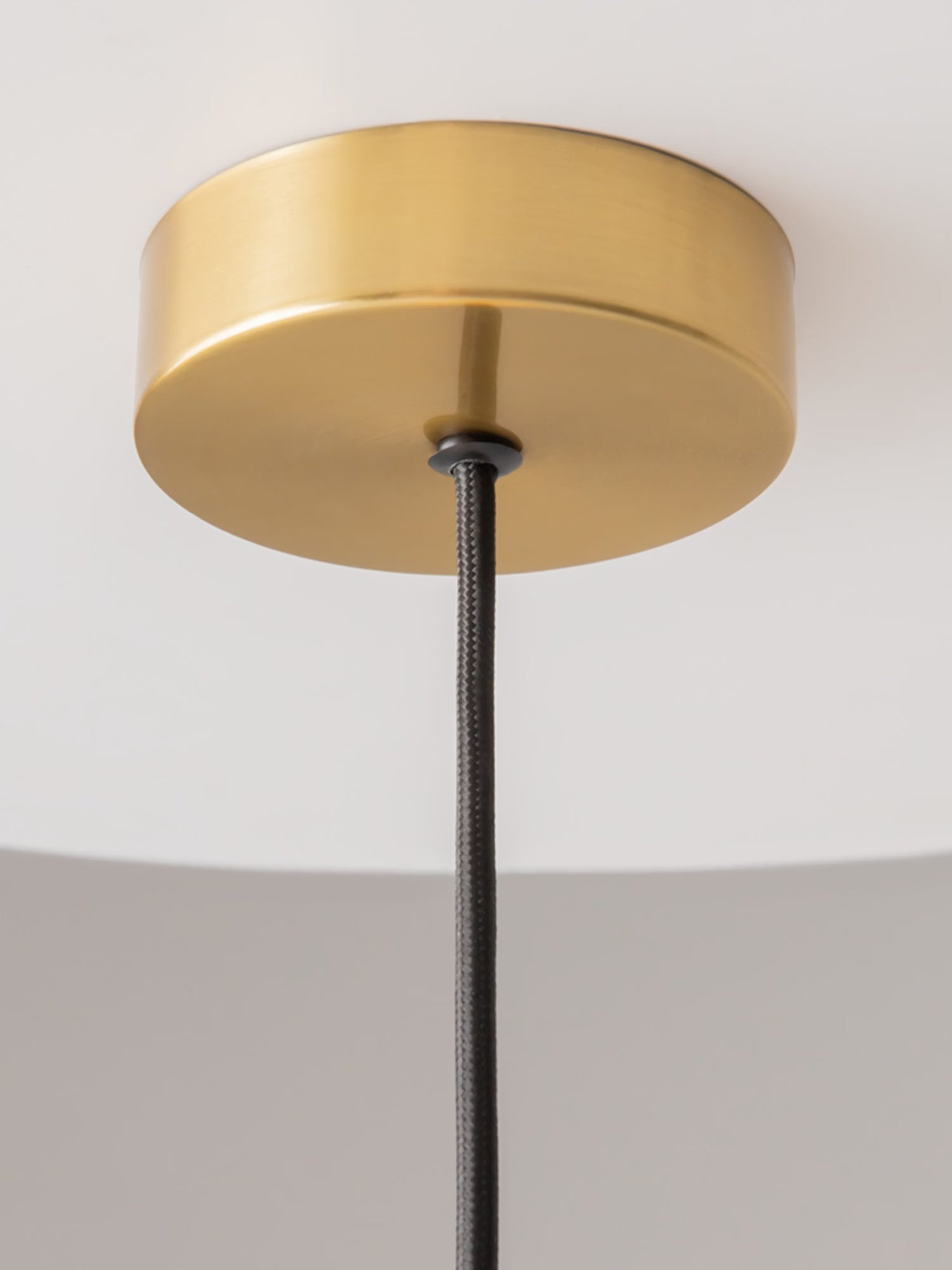 Levitation Lampada a sospensione di design in ottone con paralume a fili Ø35 cm
