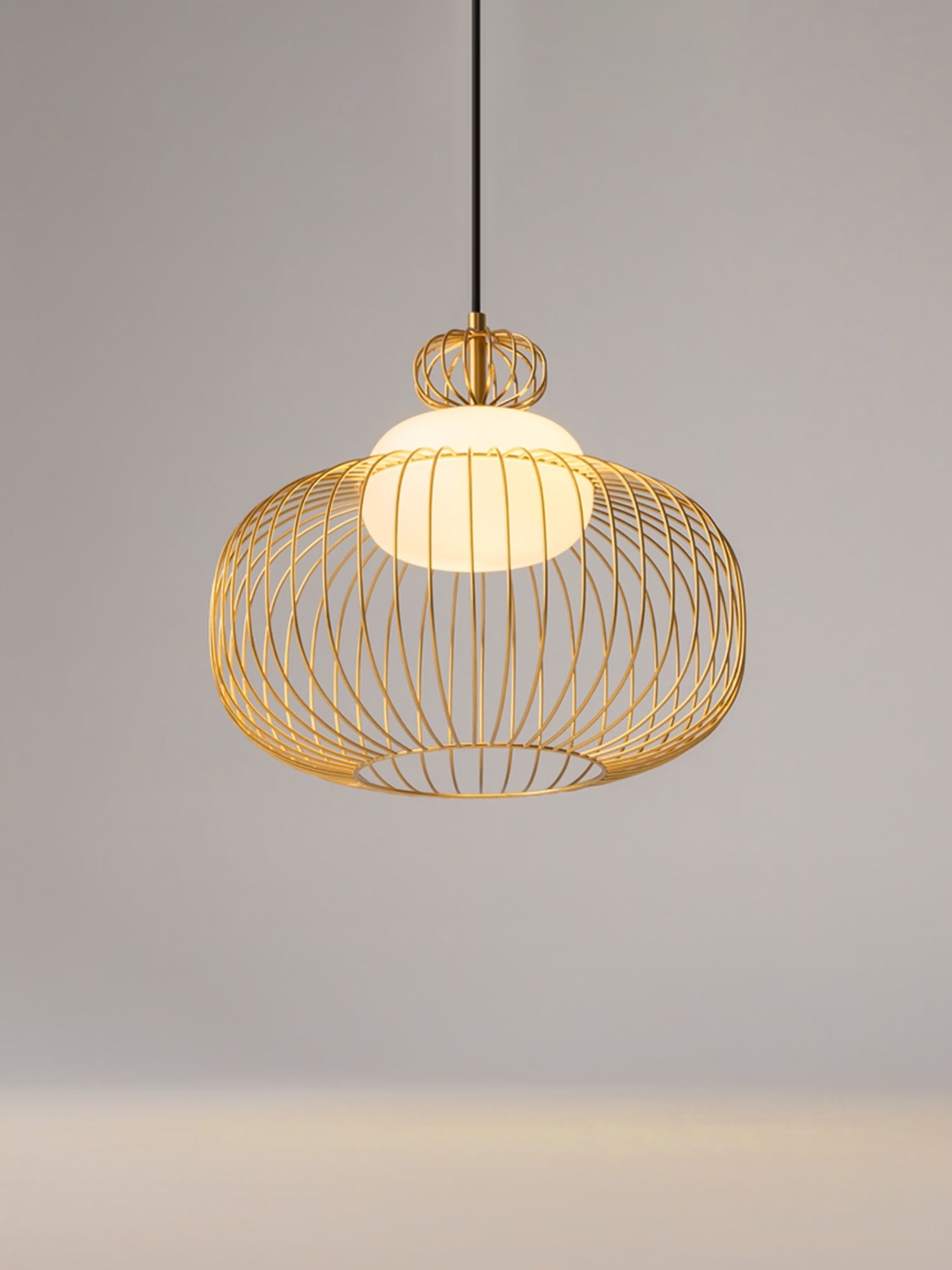 Levitation Lampada a sospensione di design in ottone con paralume a fili Ø35 cm