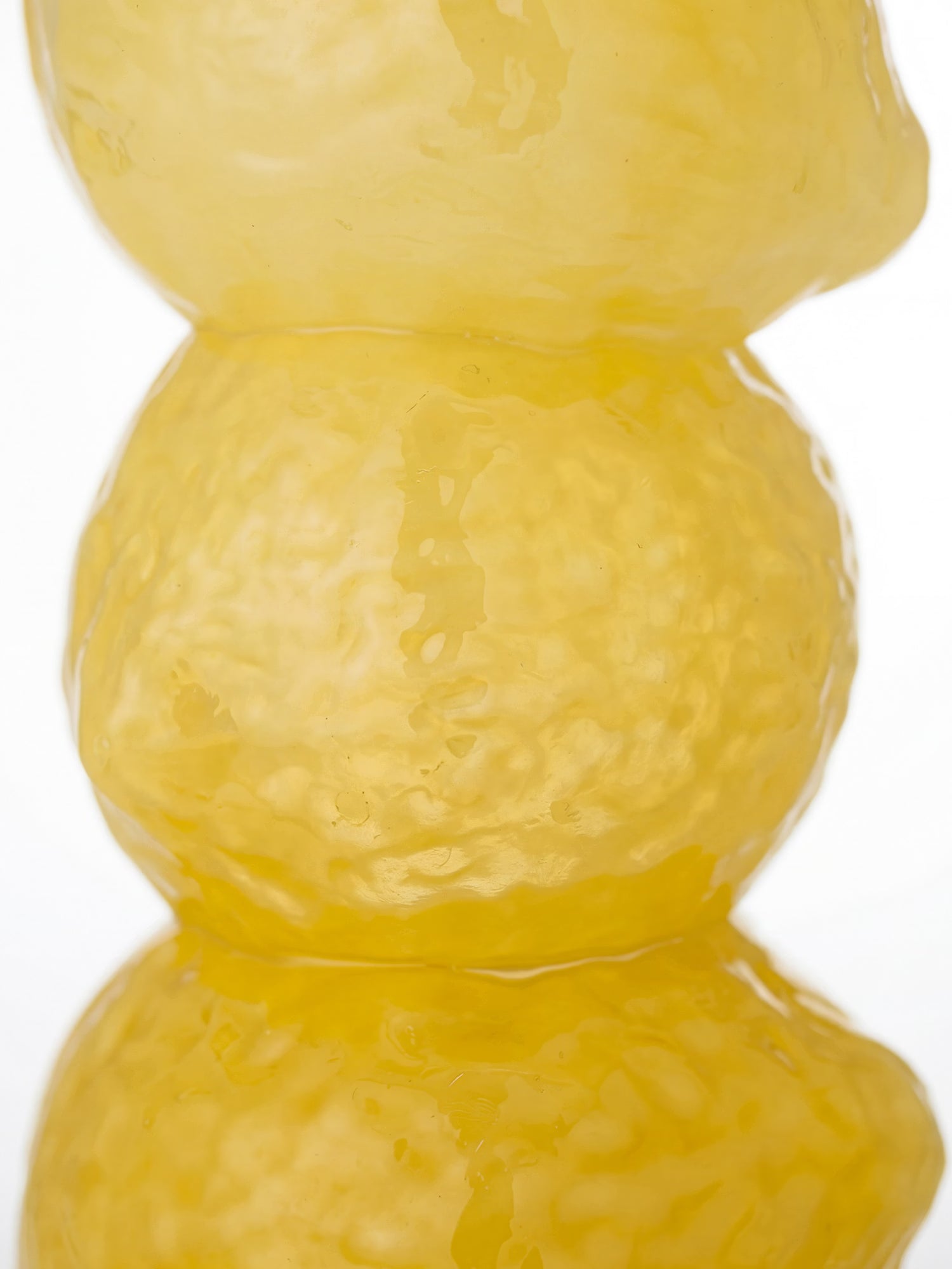 Limone vase en verre soufflé jaune au design organique