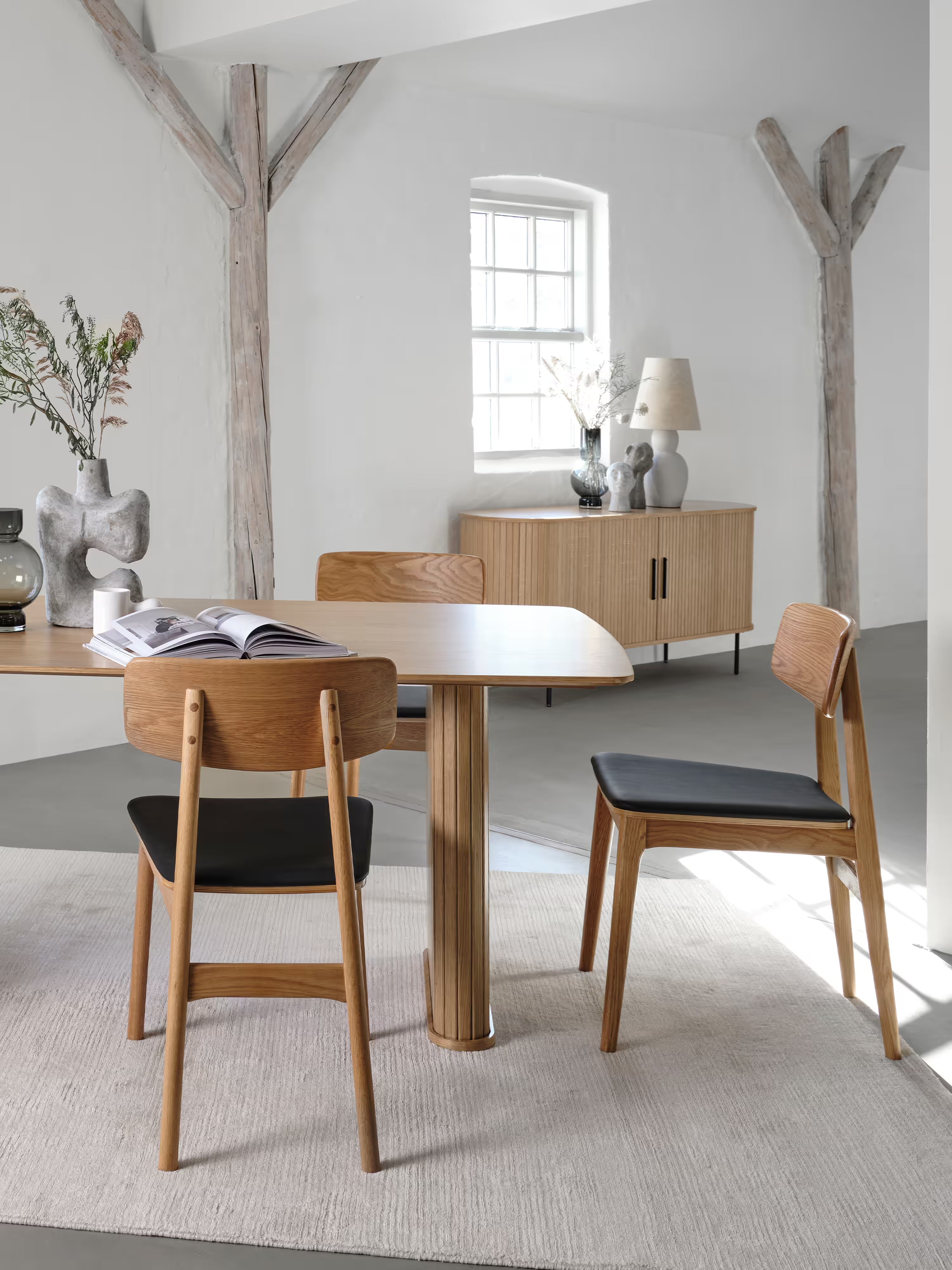 LIVO Chaise en chêne massif naturel avec assise rembourrée en cuir synthétique