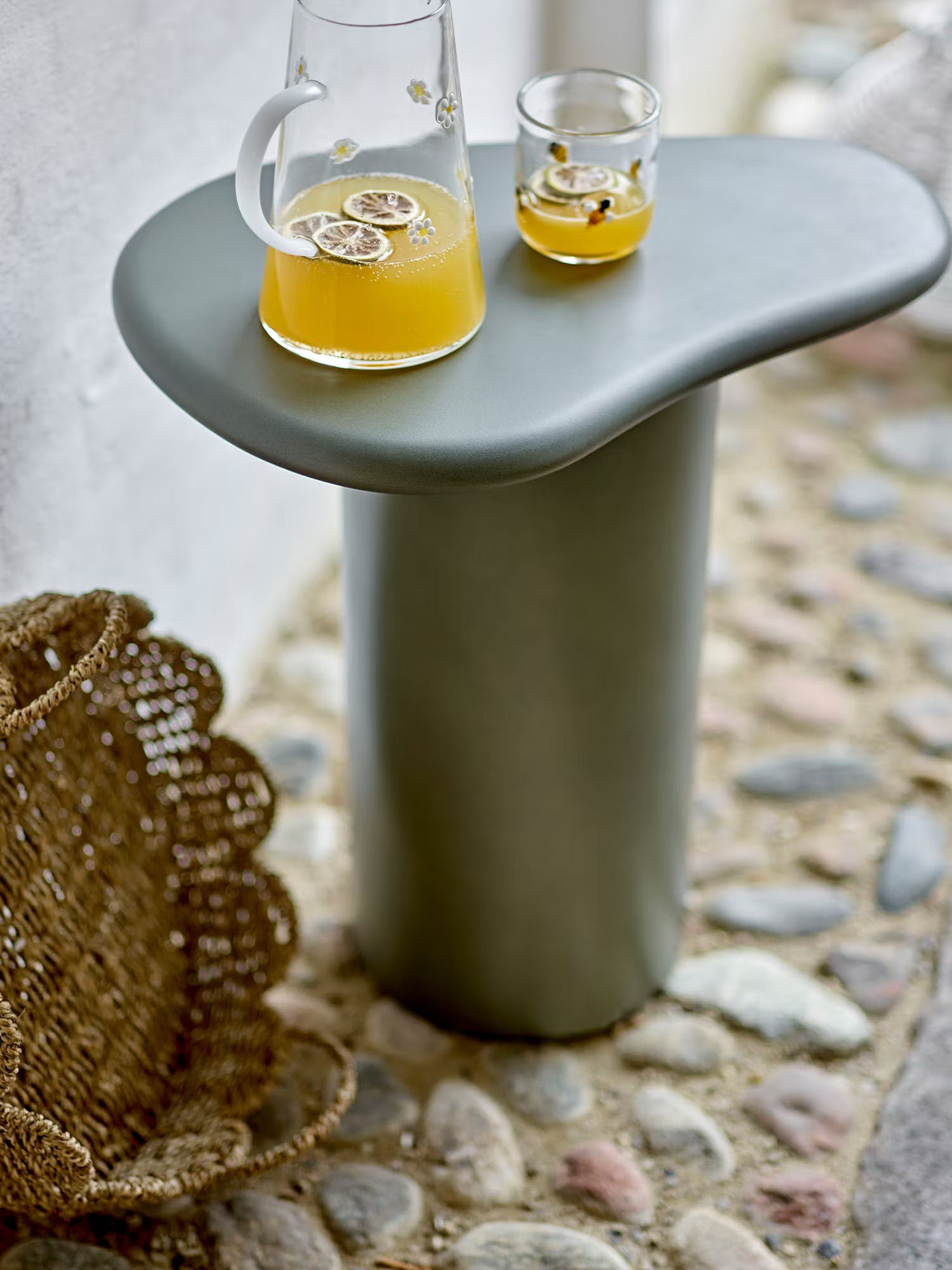 Marcery Outdoor-Beistelltisch für den Außenbereich aus grauem Faserzement 50×35 cm