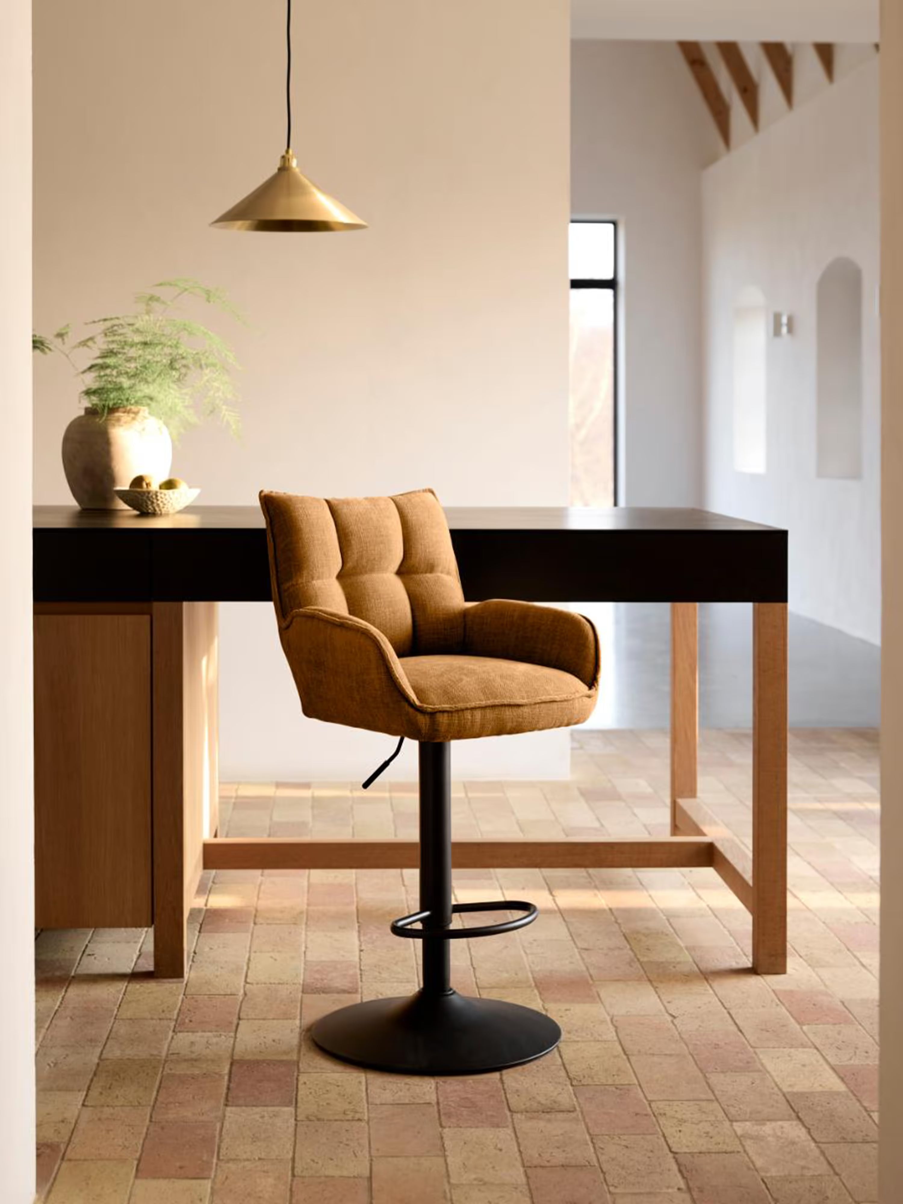Marilla Tabouret de bar réglable en hauteur et pivotant - tissu certifié et base en métal