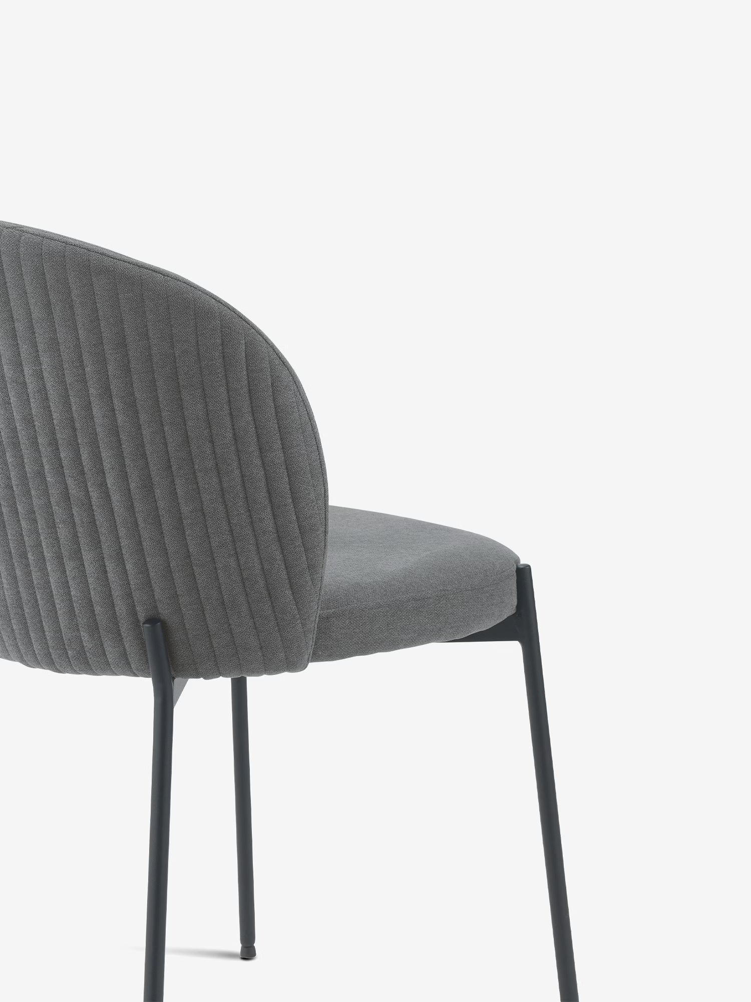Meggie Chaise rembourrée avec travail canné en tissu et pieds en métal