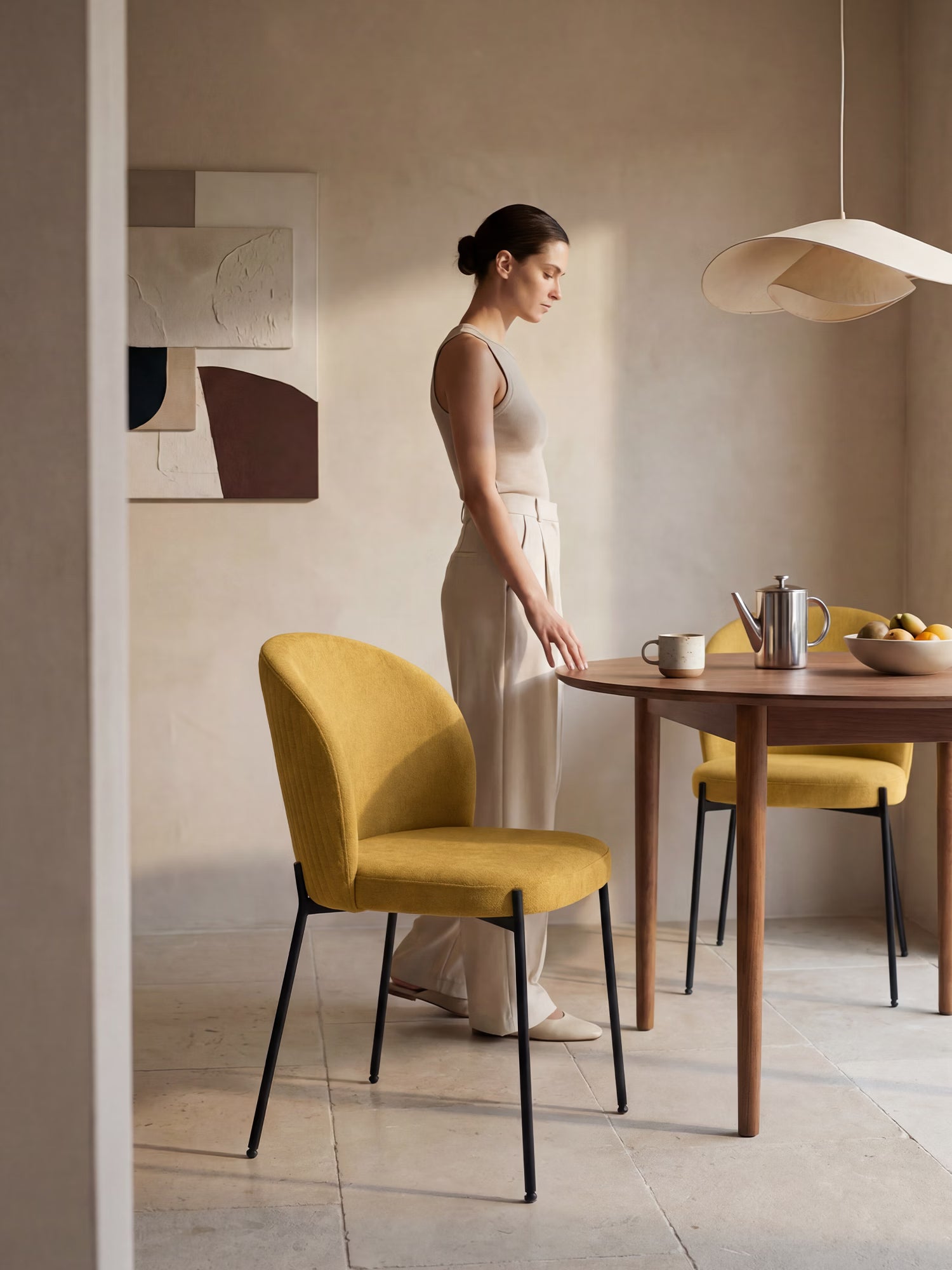 Meggie Chaise rembourrée avec travail canné en tissu et pieds en métal