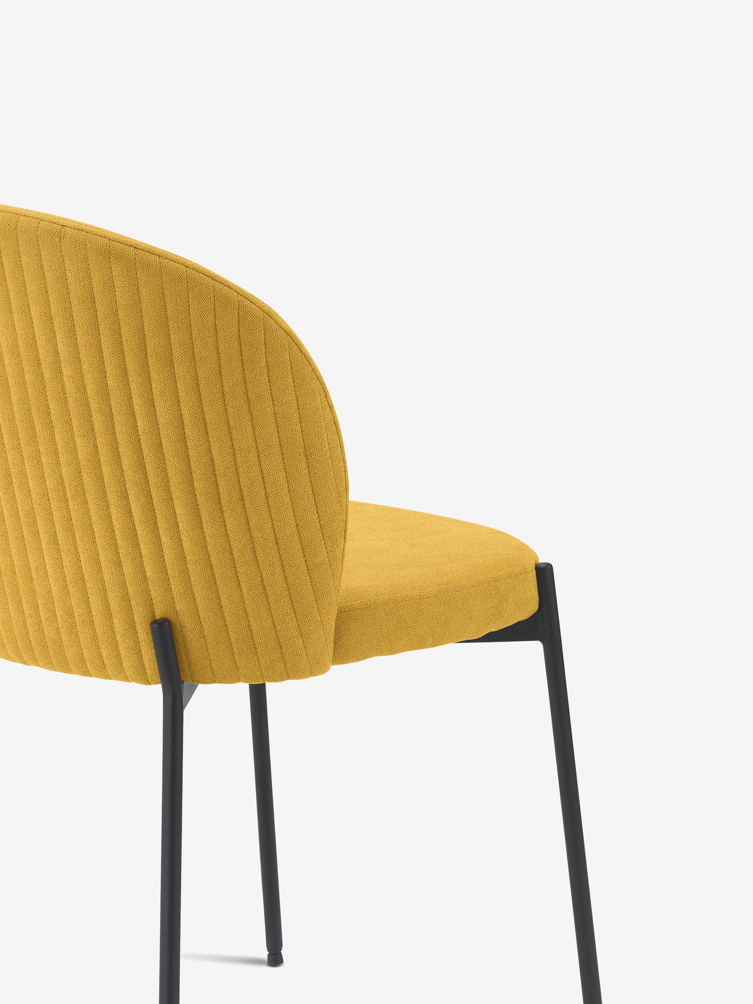 Meggie Chaise rembourrée avec travail canné en tissu et pieds en métal