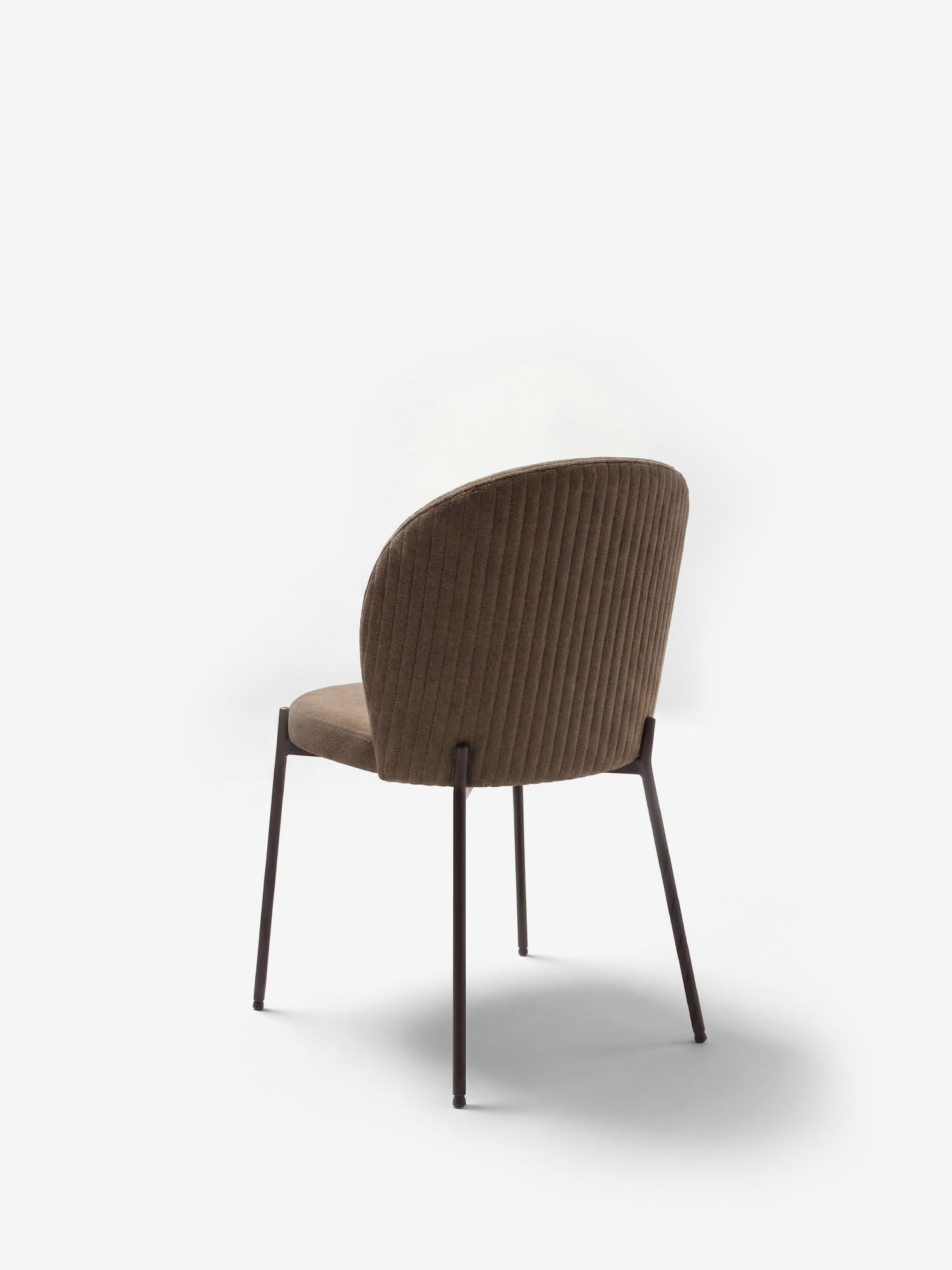 Meggie Chaise rembourrée avec travail canné en tissu et pieds en métal