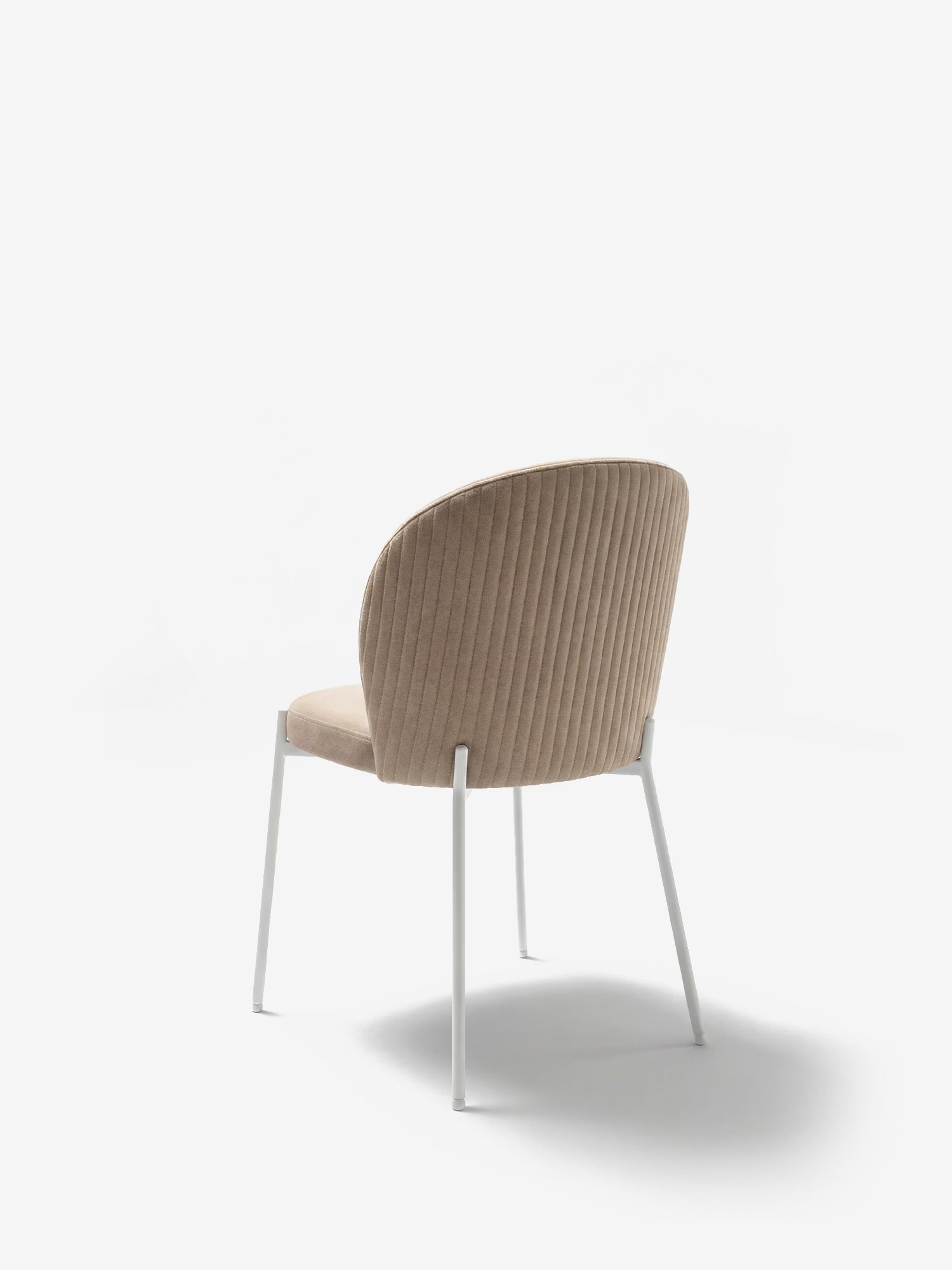 Meggie Chaise rembourrée avec travail canné en tissu et pieds en métal