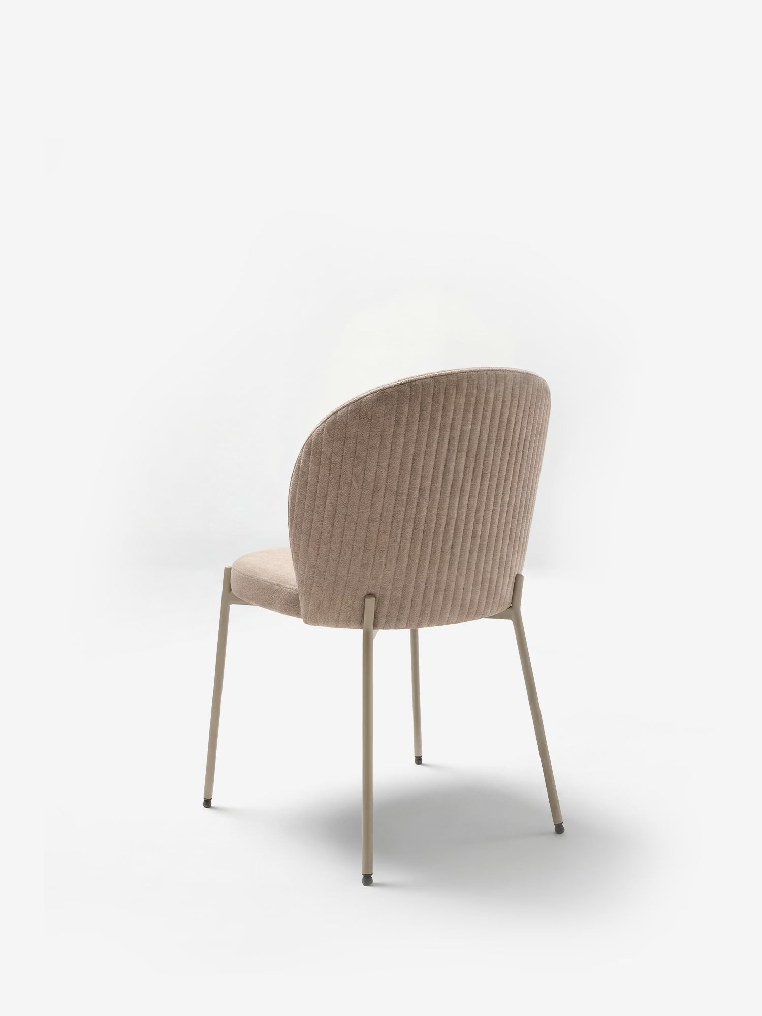 Meggie Chaise rembourrée avec travail canné en tissu et pieds en métal