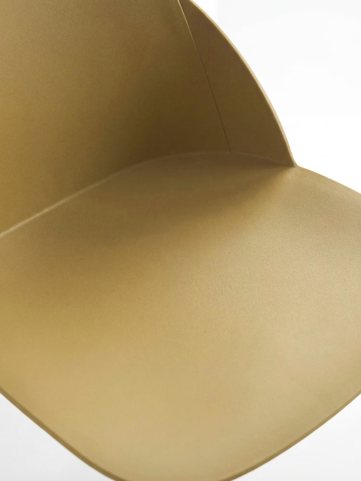 Mila Silla de polipropileno con estructura de metal de diseño esencial