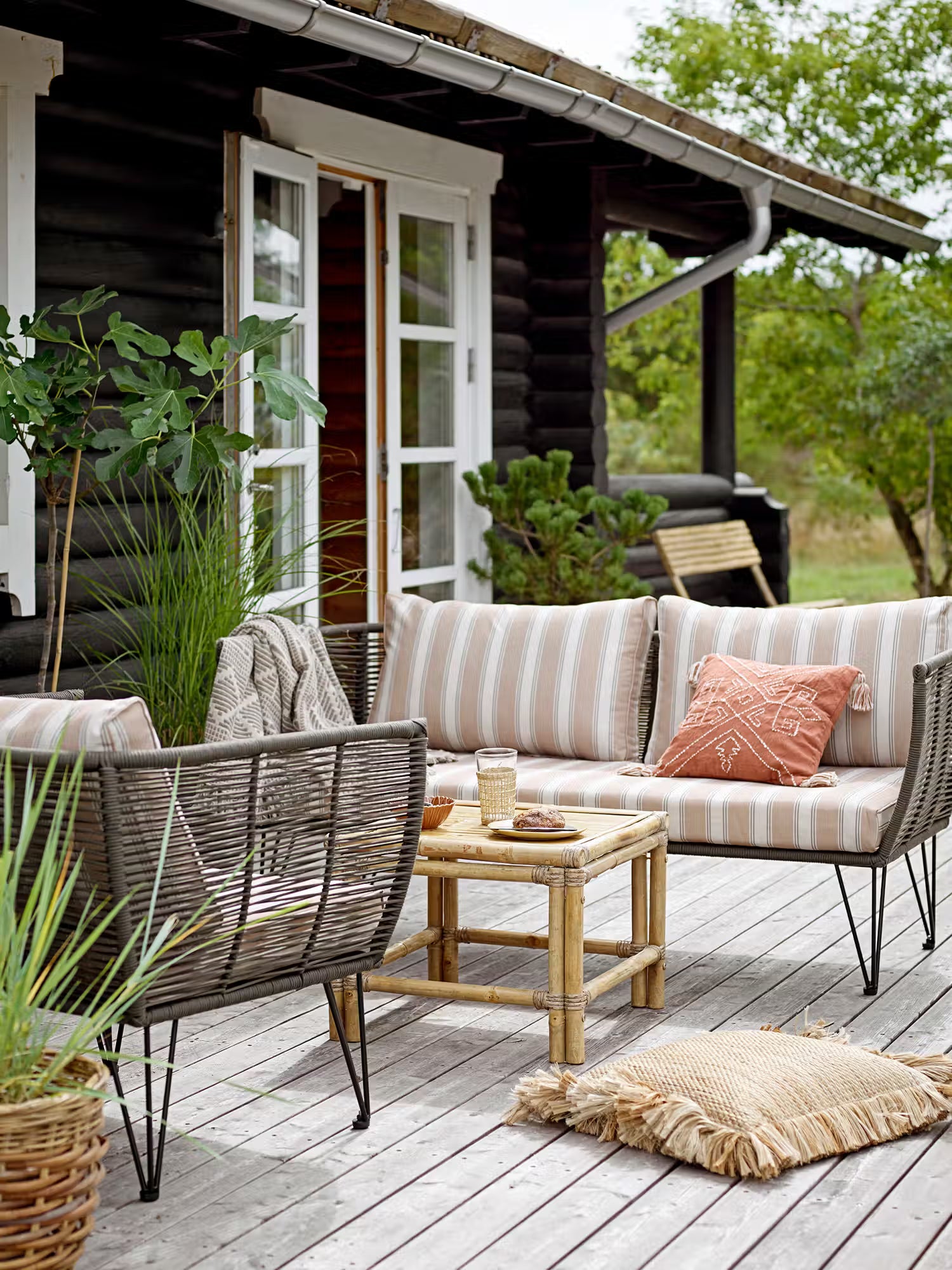 Mundo Sofa für den Außenbereich aus Metall und grünem geflochtenem Seil - gestreifter Stoff im mediterranen Stil