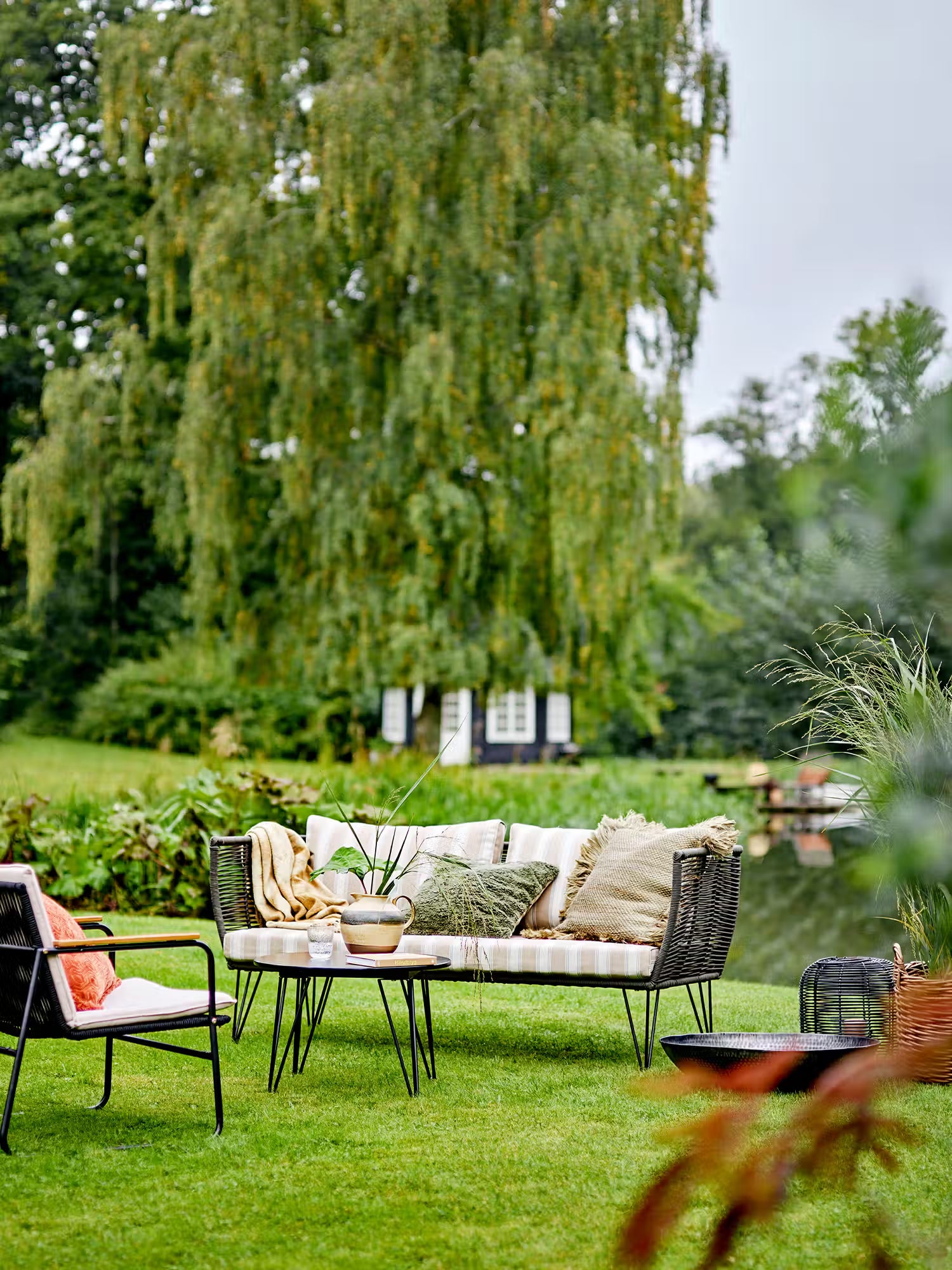Mundo Outdoor sofa in metal and green woven rope - striped fabric in Mediterranean style