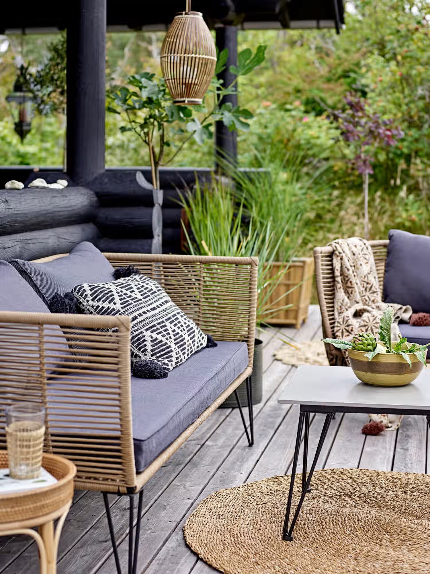 Mundo Quadratischer Outdoor-Beistelltisch aus grauem Faserzement und schwarzem Metall