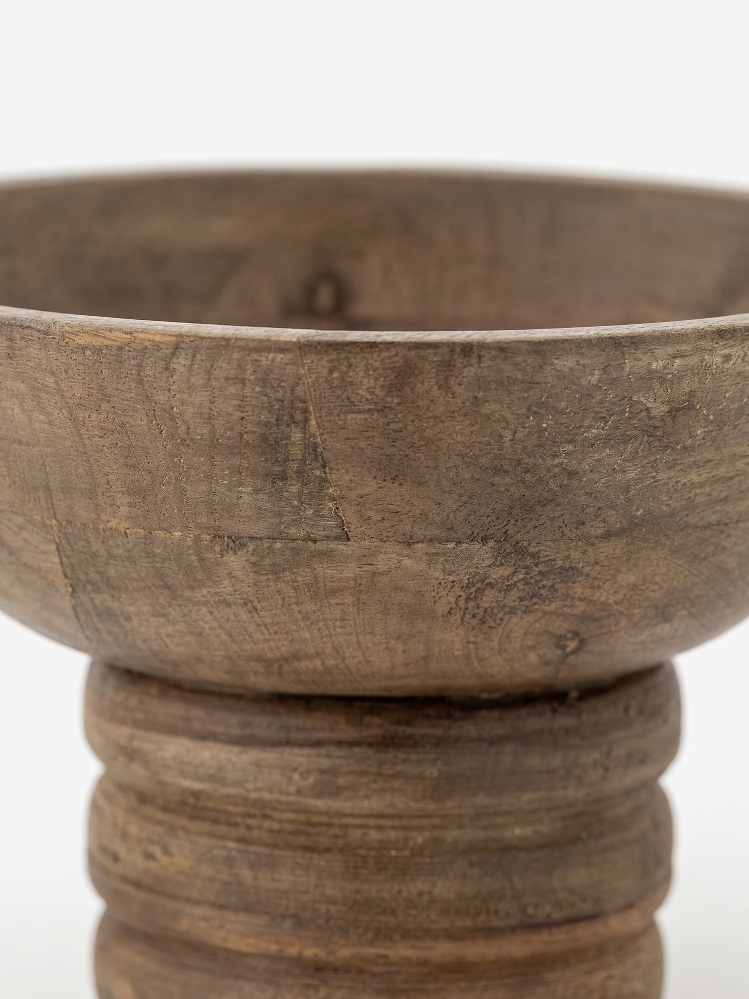 Nanuka bol avec piédestal en bois de manguier naturel FSC