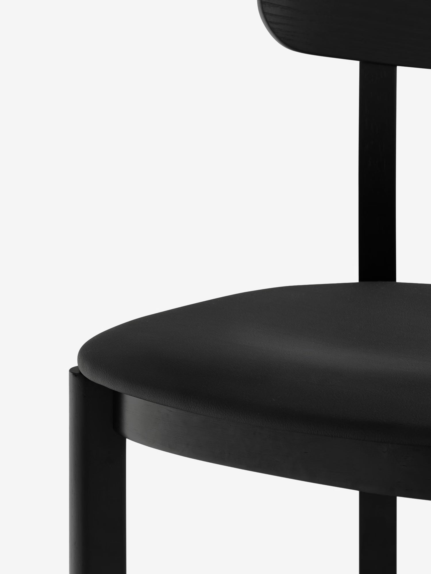 Nara Chaise en frêne et bois massif avec assise rembourrée en cuir vegan