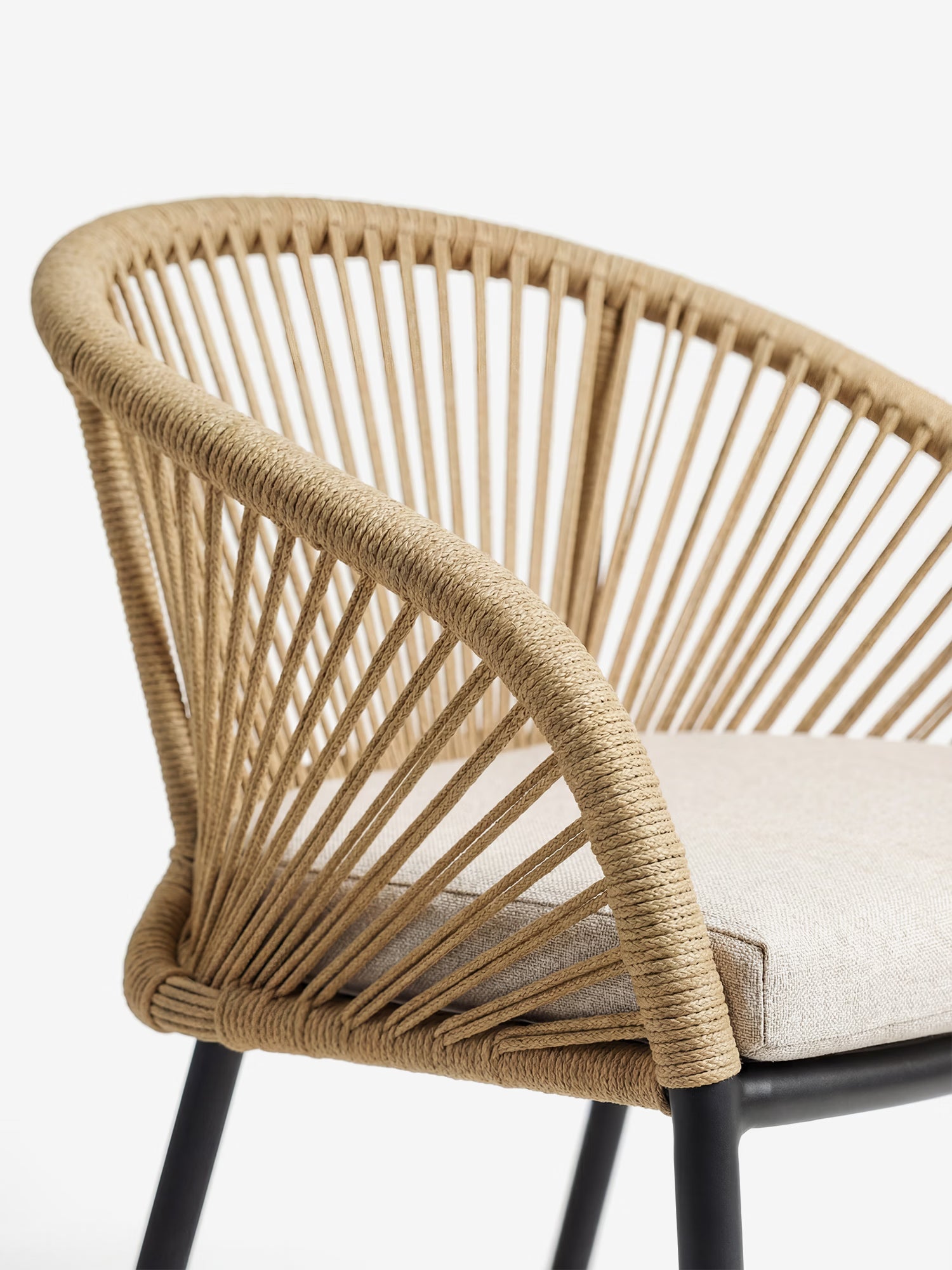 Novella Silla de exterior de aluminio beige con cojín acolchado color arena