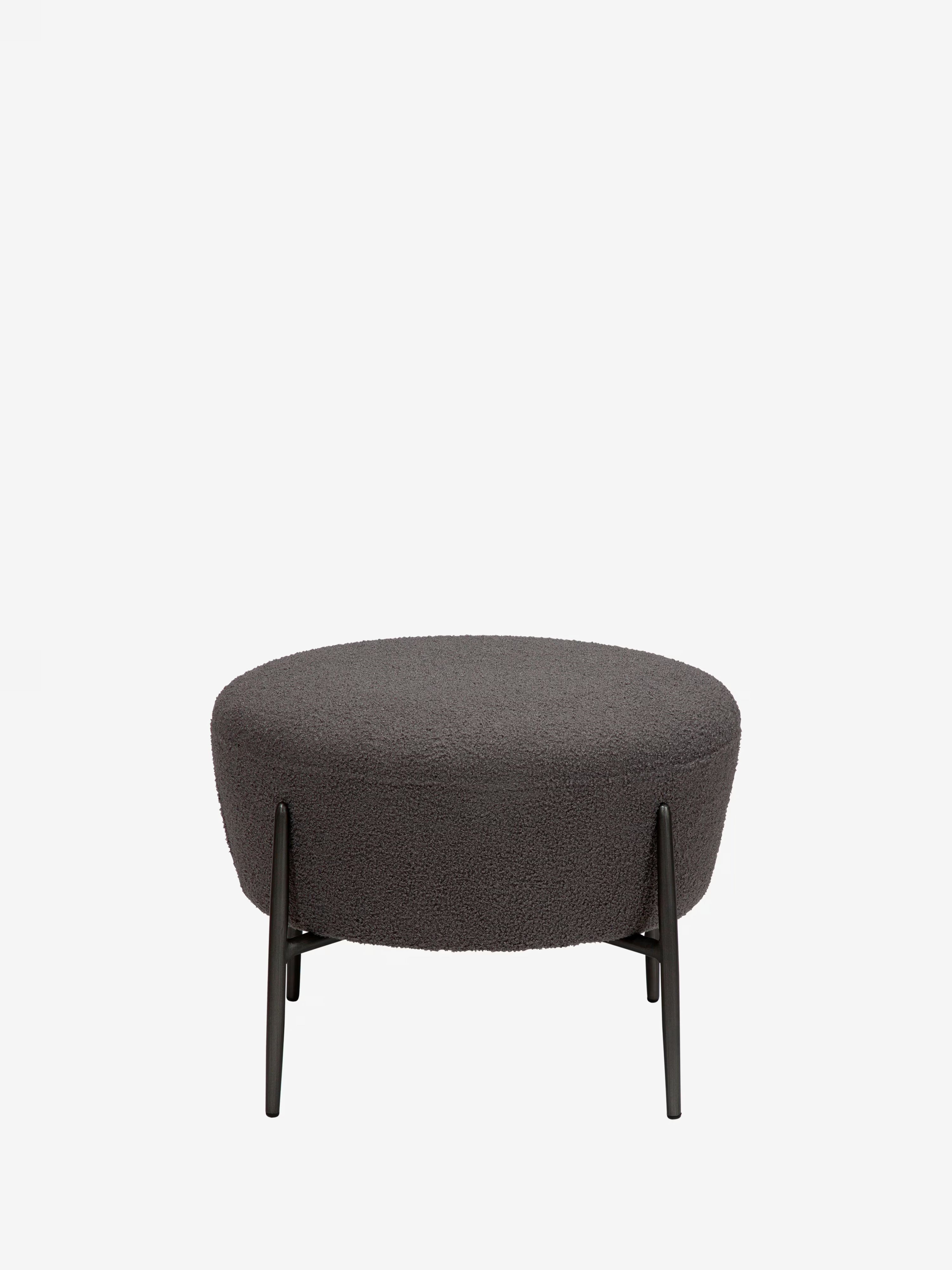 Orbit Pouf – sustainable comfort in RPES bouclé and metal frame
