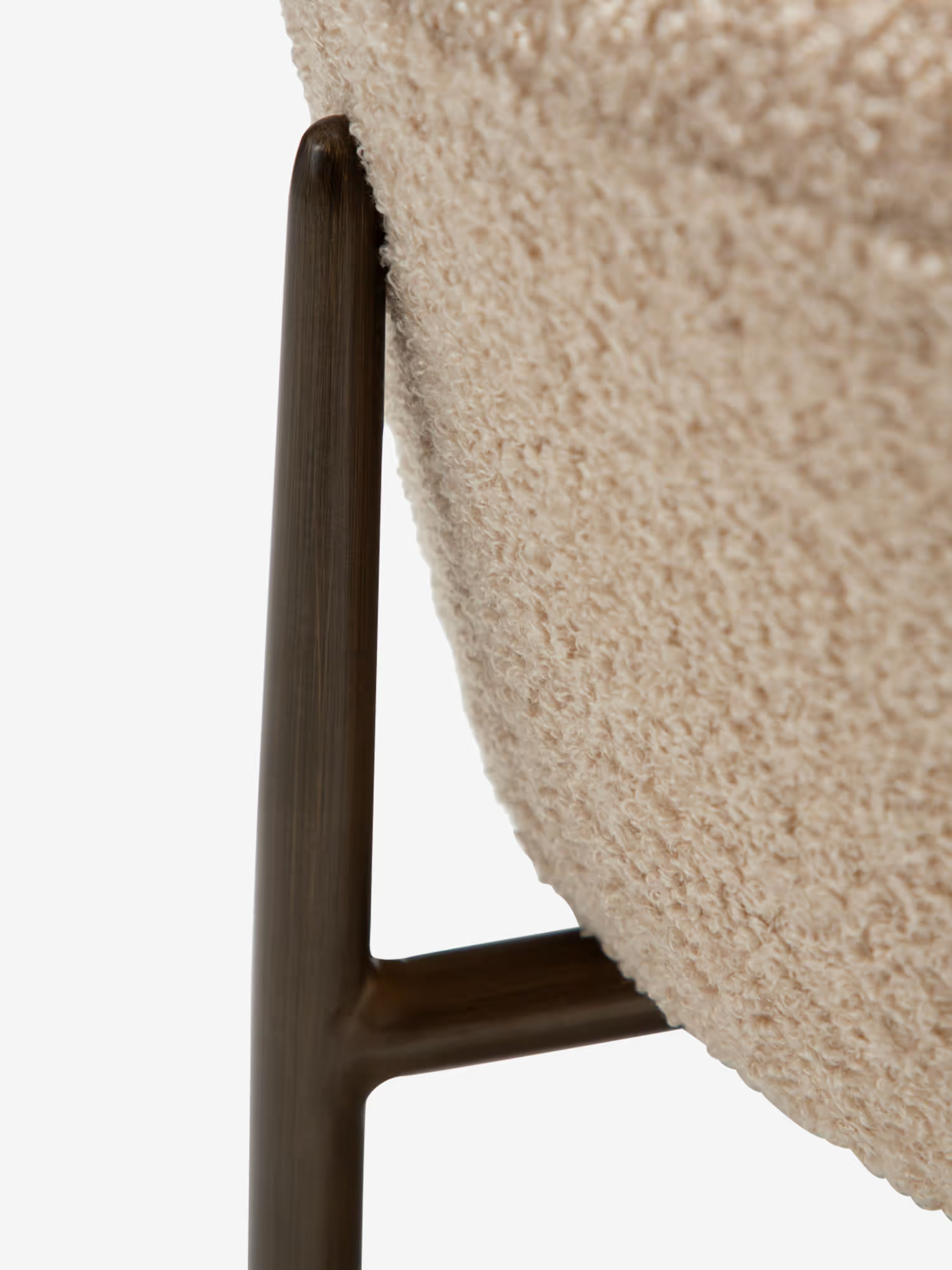 Orbit Pouf – sustainable comfort in RPES bouclé and metal frame