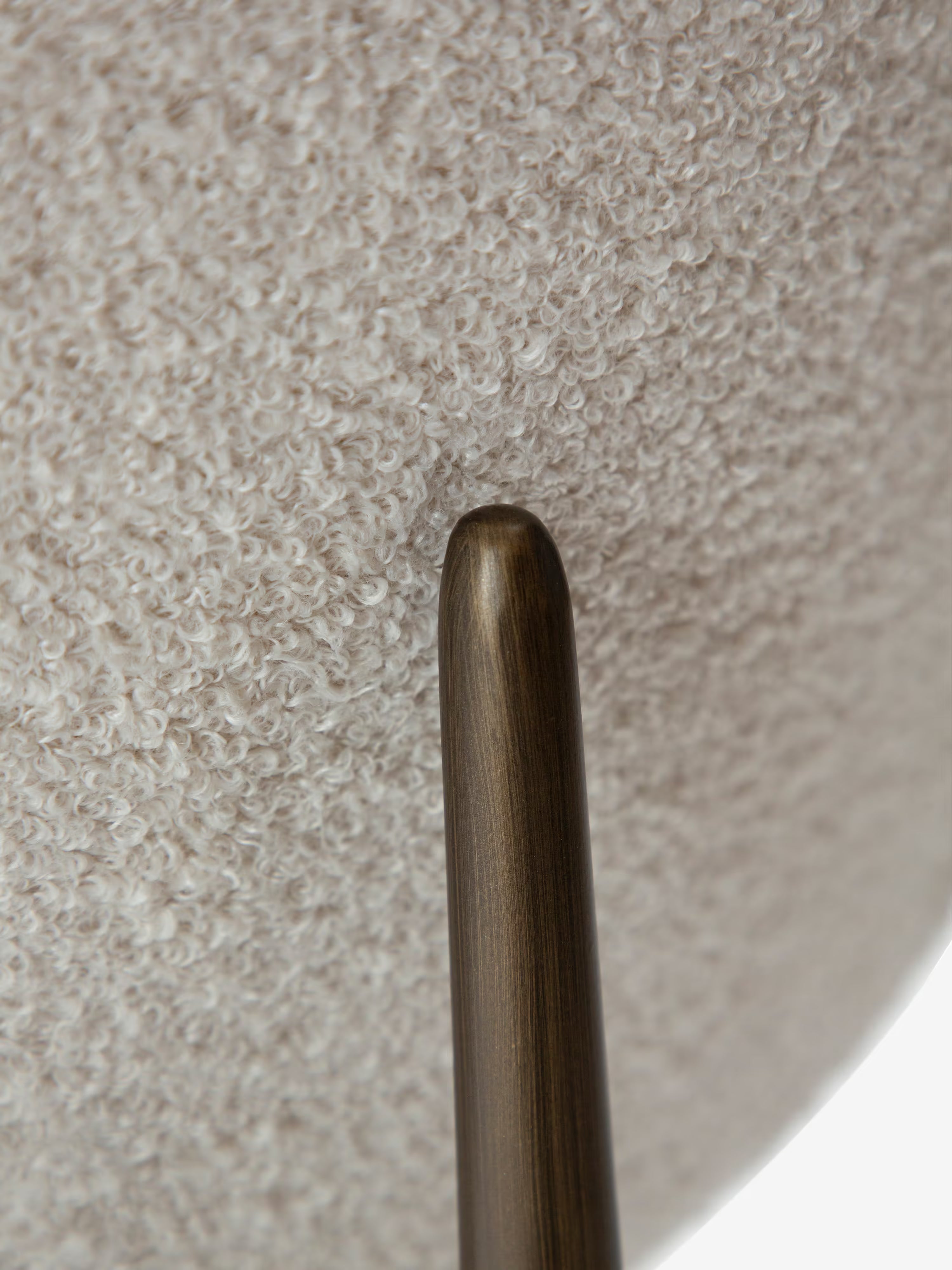 Orbit - Chaise rembourrée en bouclé RPES durable avec pieds en métal