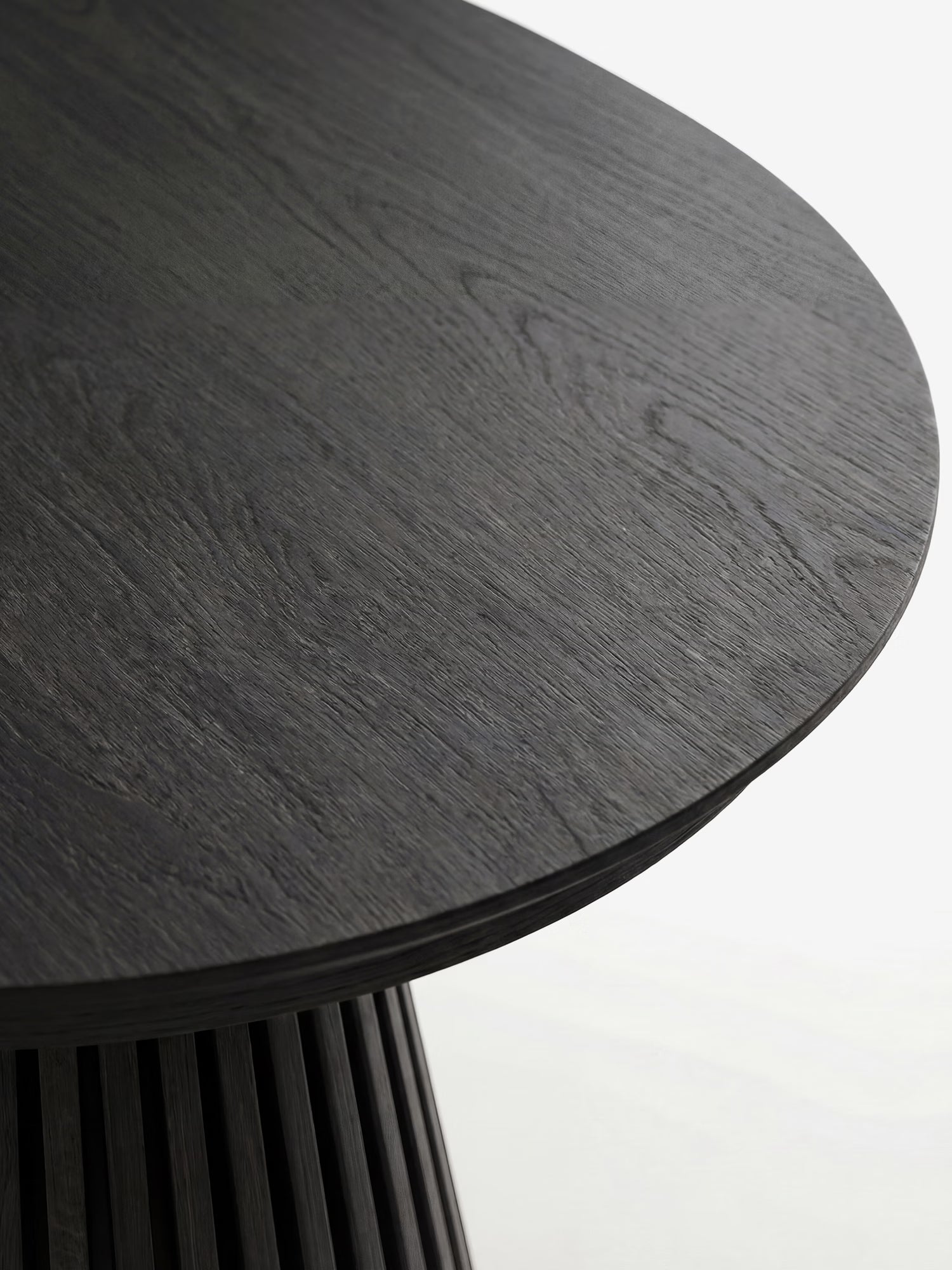 Osaka Mesa de comedor extensible sostenible FSC® 100% - roble negro y bases escultóricas de 200 a 300 cm