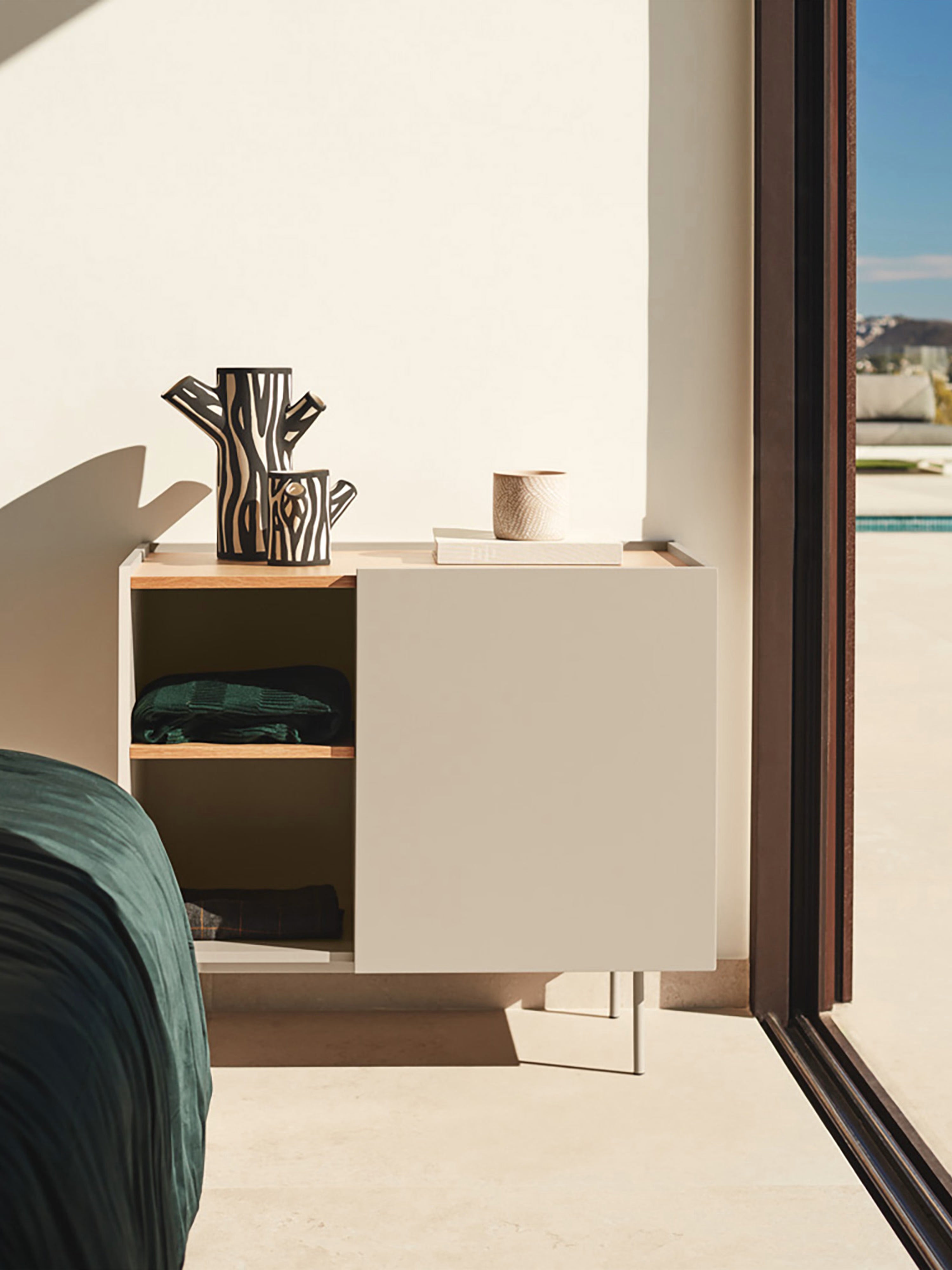 Otto cassettiera in rovere naturale e beige sabbia – Comò moderno 88 x 78 cm