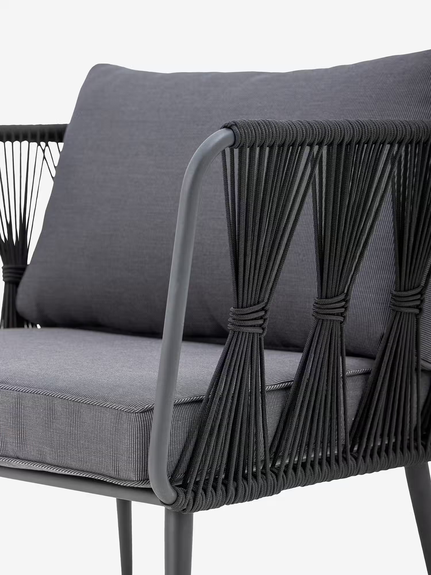 Pavone Outdoor armchair in metal and black woven rope - modern and elegant design