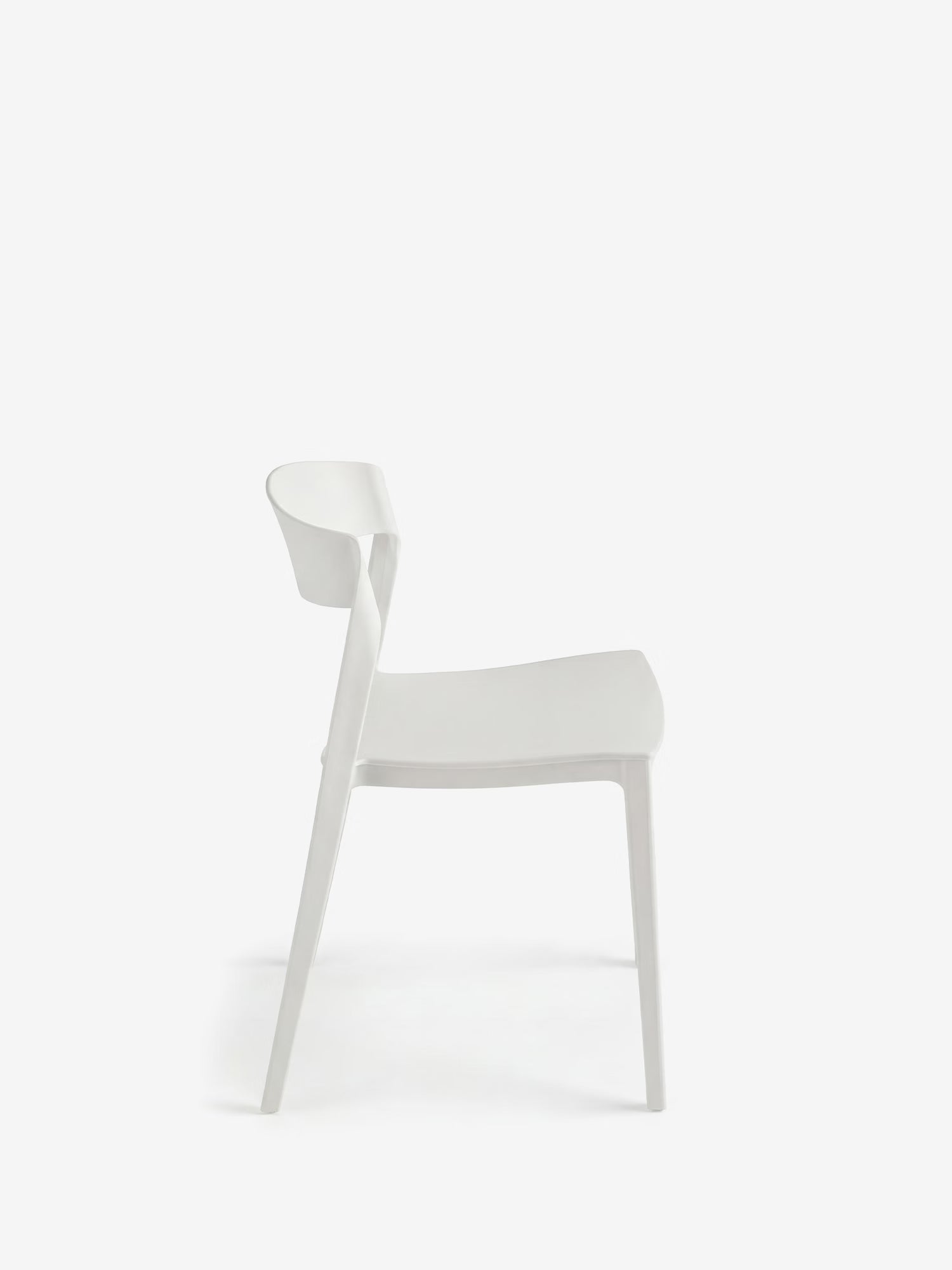 Perla Silla apilable de polipropileno con diseño moderno y versátil