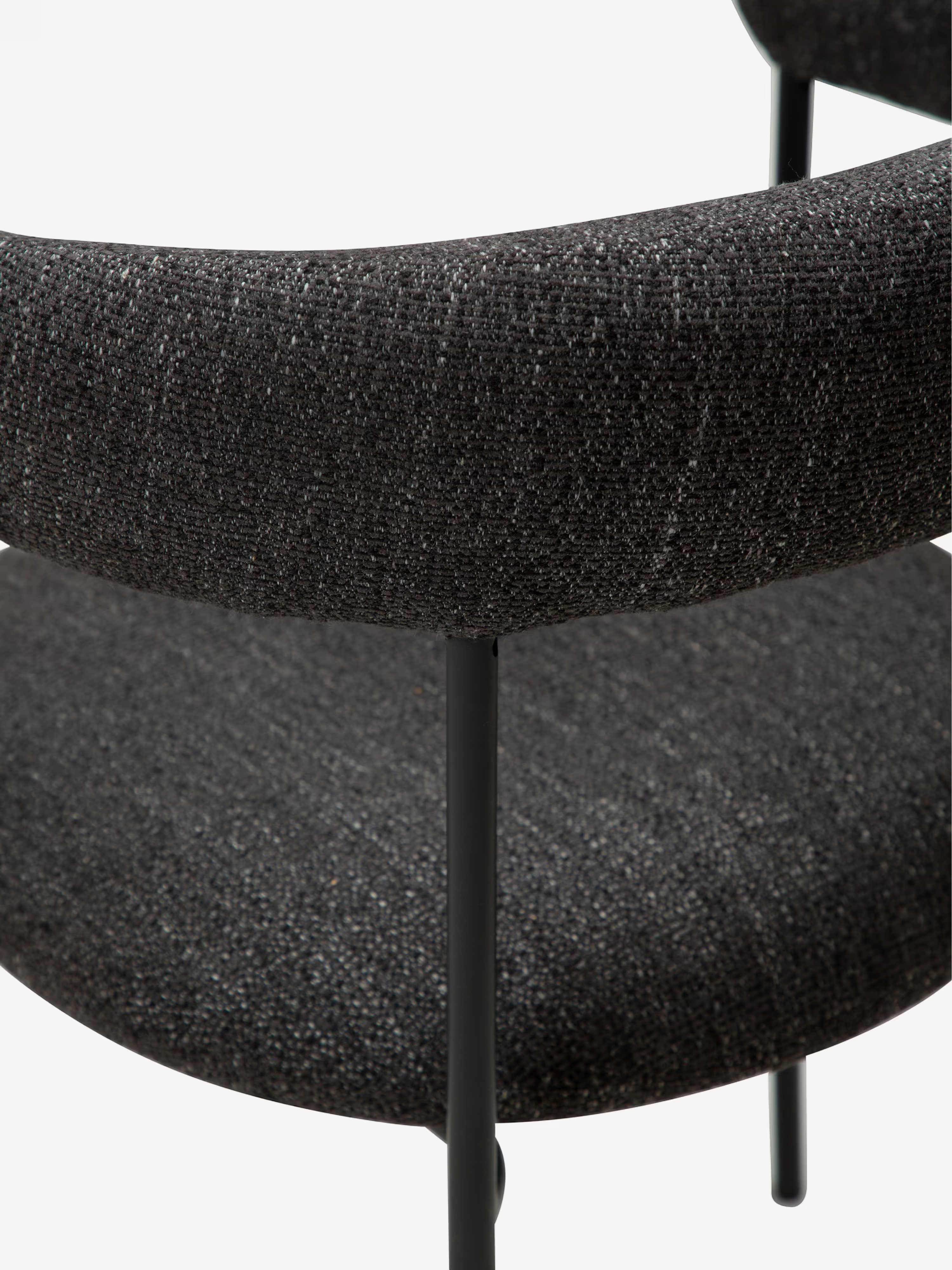 Plenti Chaise avec accoudoirs en tissu bouclé et structure en métal - design léger et élégant
