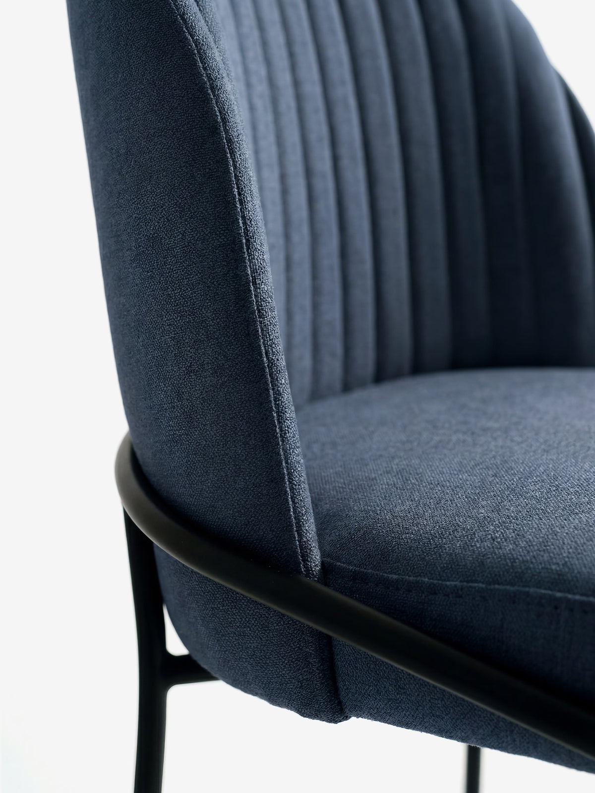 Plissé upholstered chair in waterproof cream fabric - pleated backrest and black metal legs