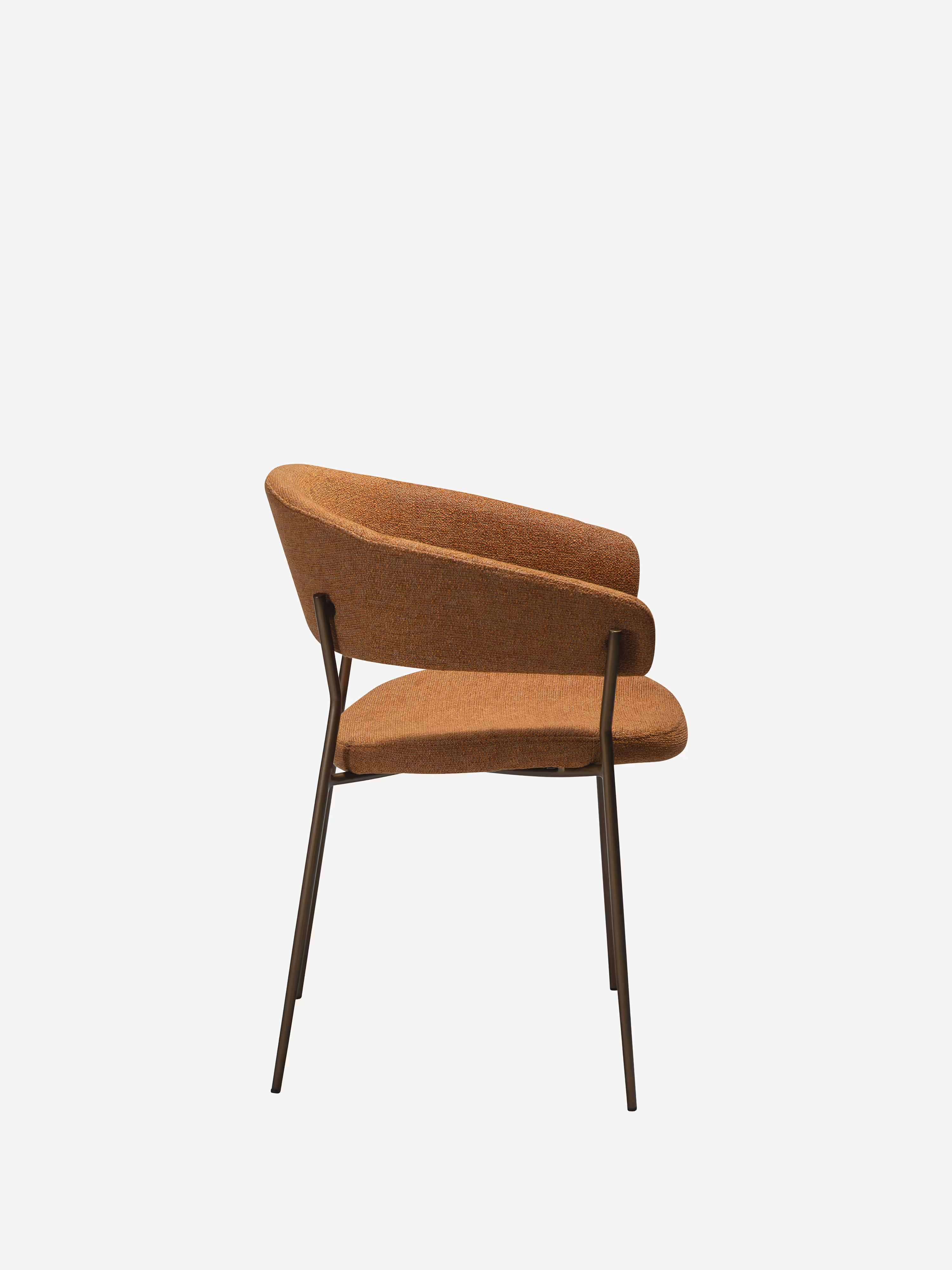 Reboot Stuhl aus Bouclé und lackiertem Metall - weiche Eleganz im zeitgenössischen Stil