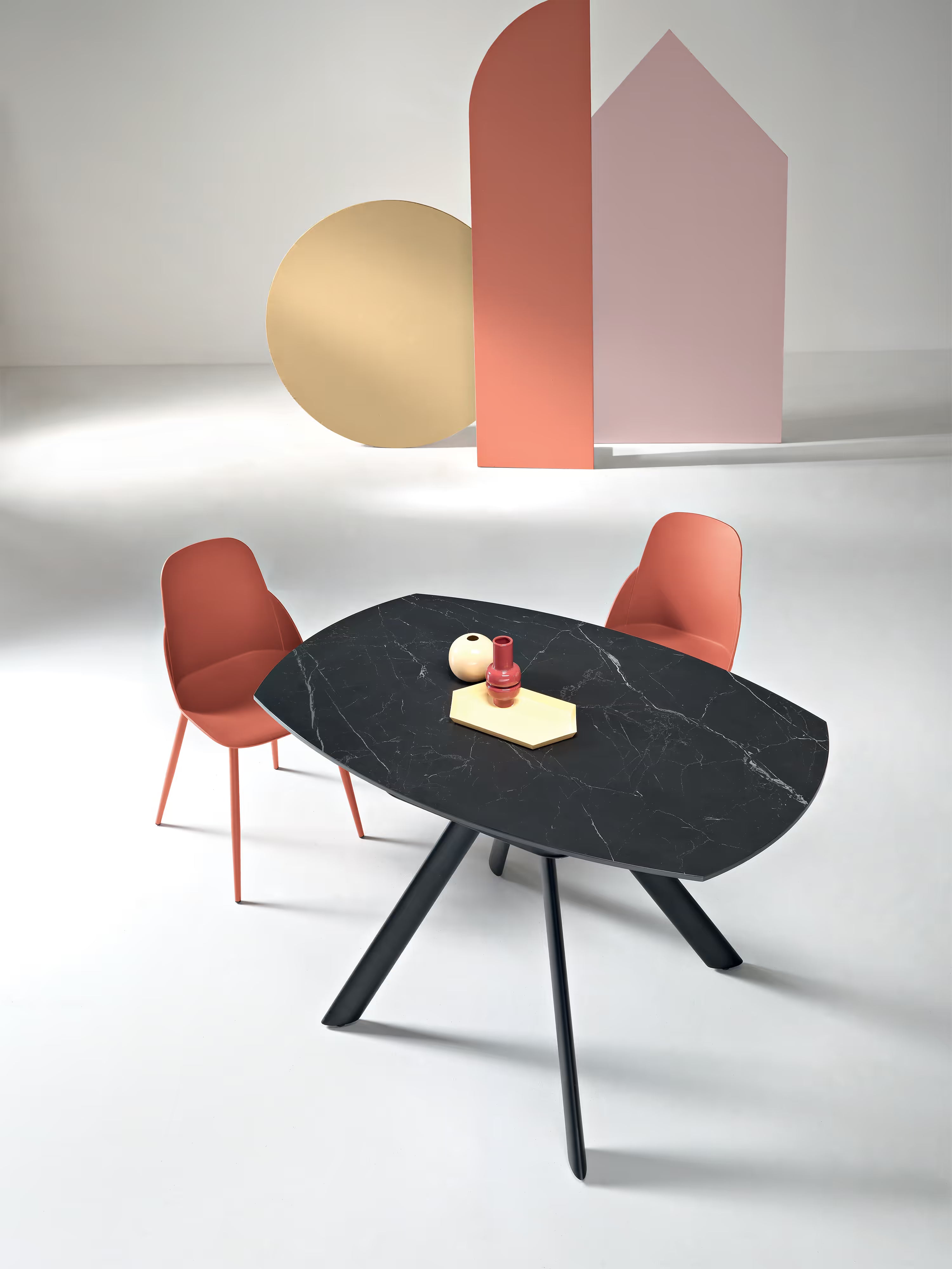 Round Extendable swivel table with black marble effect – from oval to round Ø 135 x 87 cm