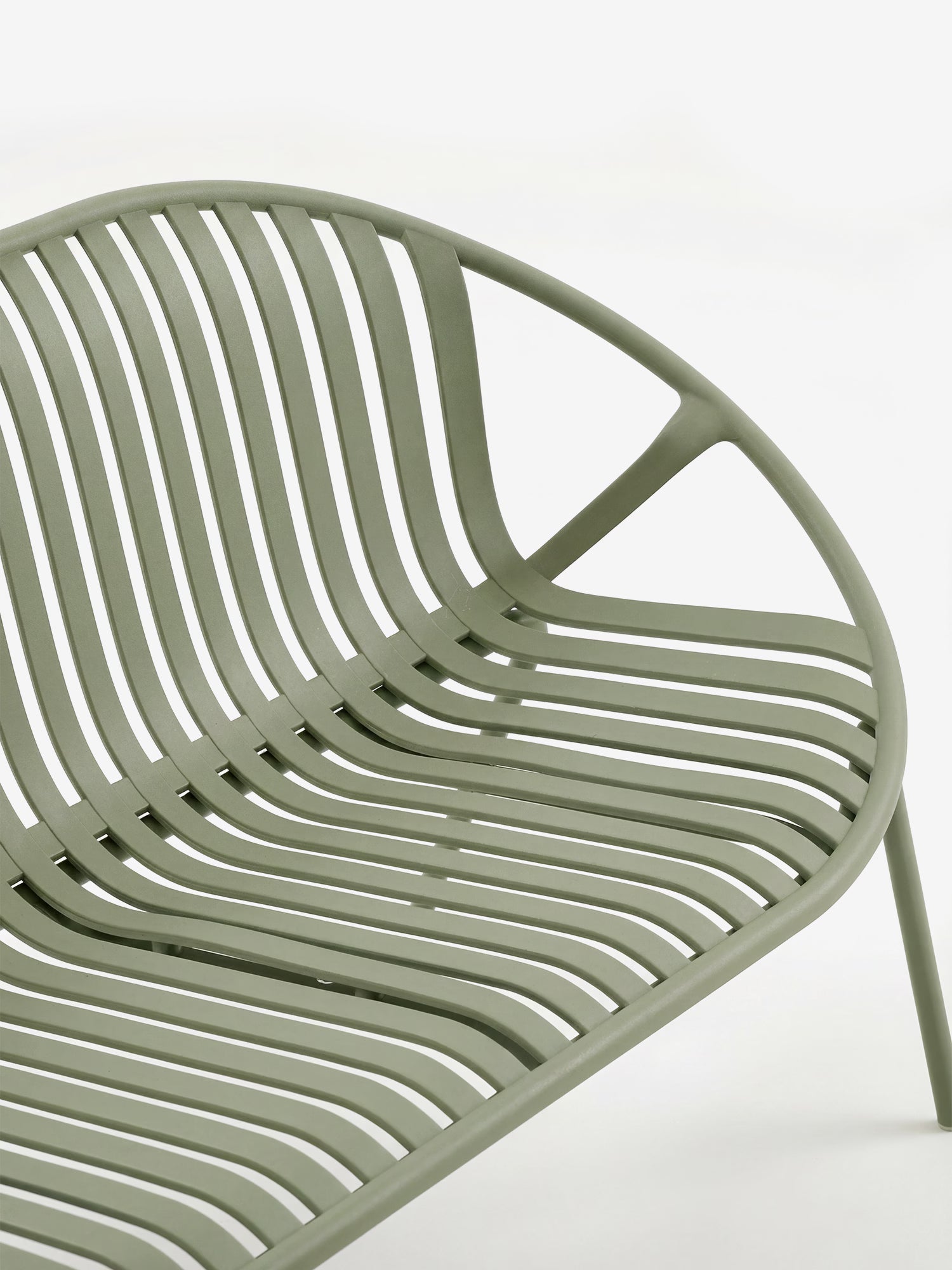 Saly conjunto de exterior verde de polipropileno con estructura de metal - 2 sillones, sofá y mesita