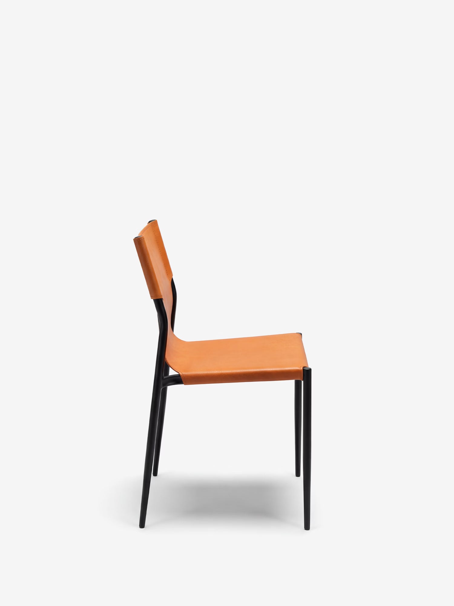 Sveva sedia di design in similcuoio con struttura in metallo nero