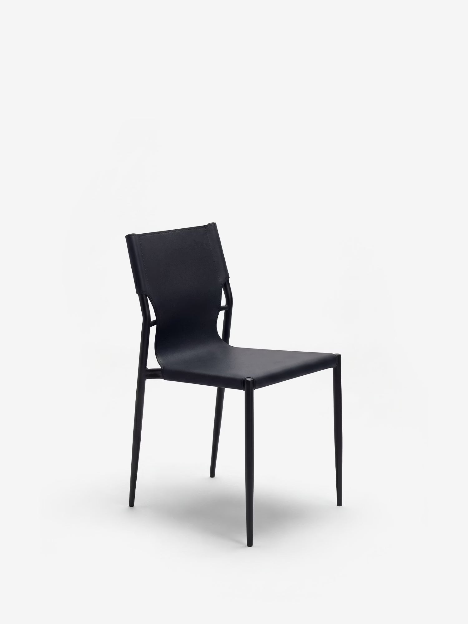 Sveva sedia di design in similcuoio con struttura in metallo nero