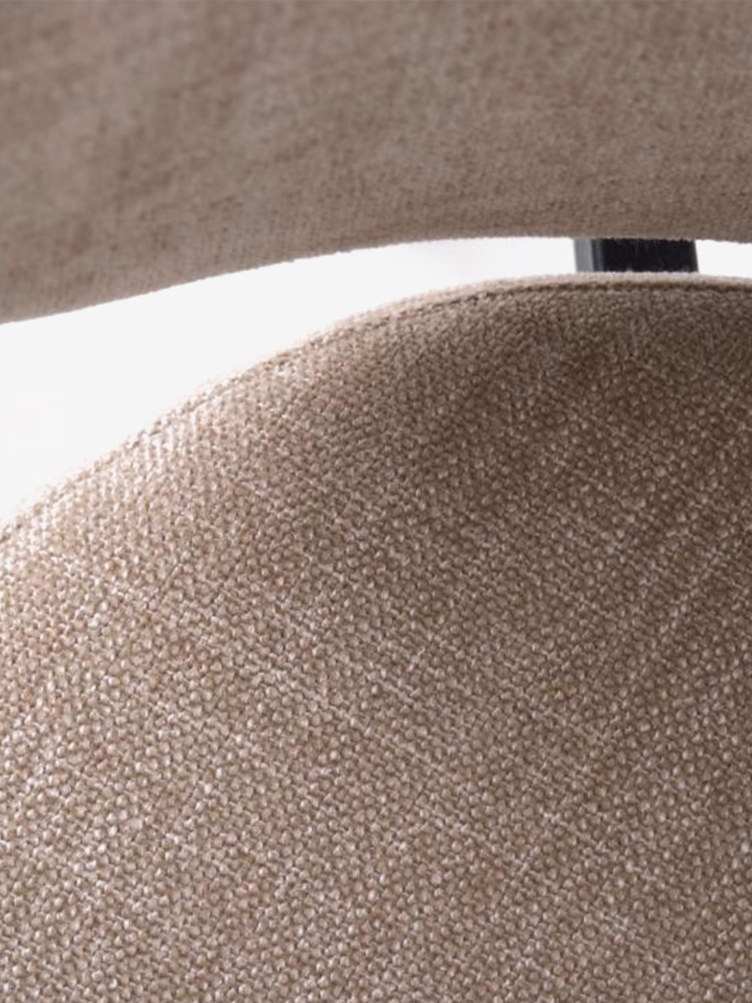 Swan Chaise rembourrée en tissu effet velours côtelé avec pieds noirs en métal