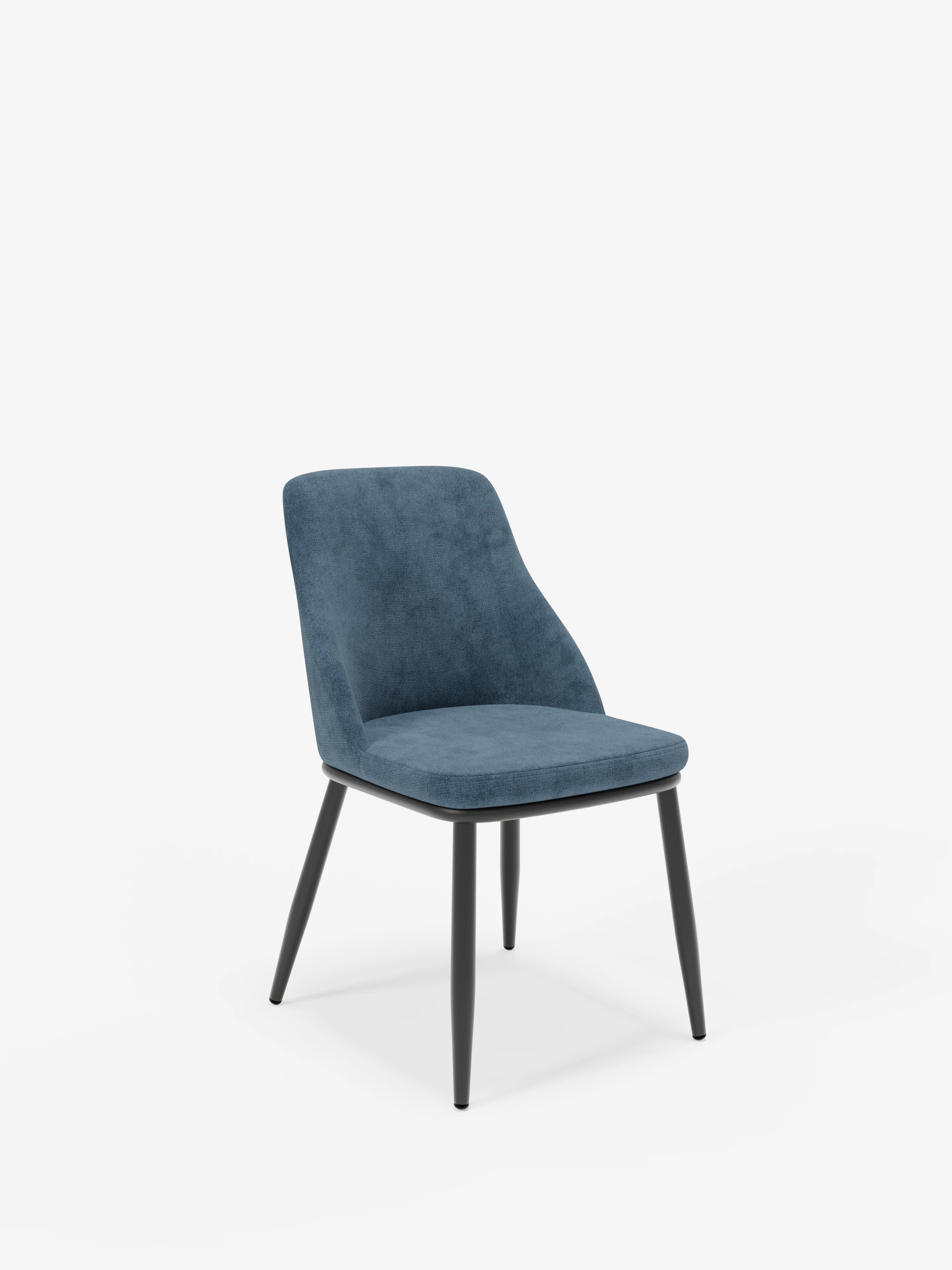 Chaise Tallin en tissu bleu avec pieds en métal laqué noir