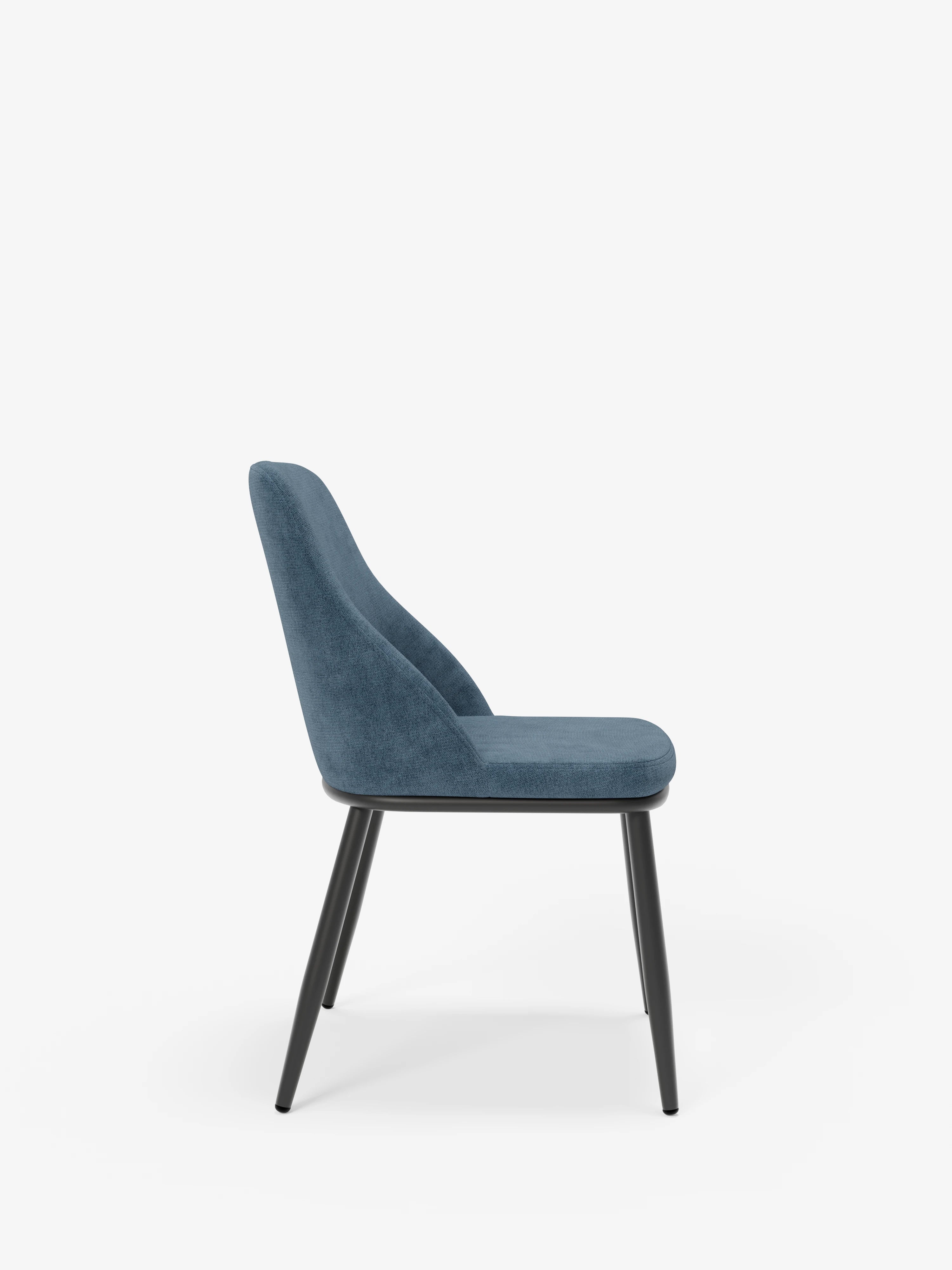 Chaise Tallin en tissu bleu avec pieds en métal laqué noir