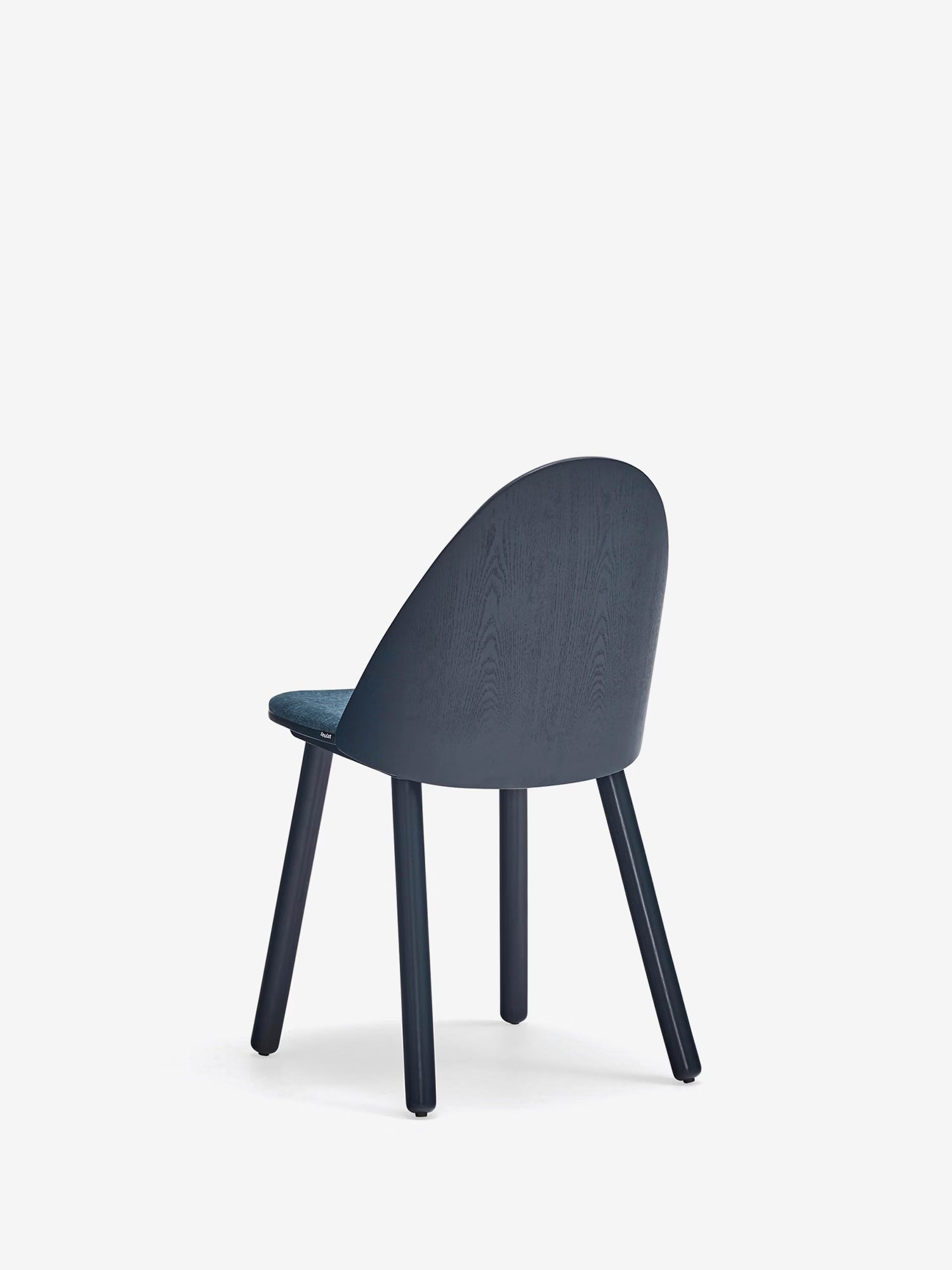 Uma Chaise en frêne et bois massif avec assise rembourrée en tissu
