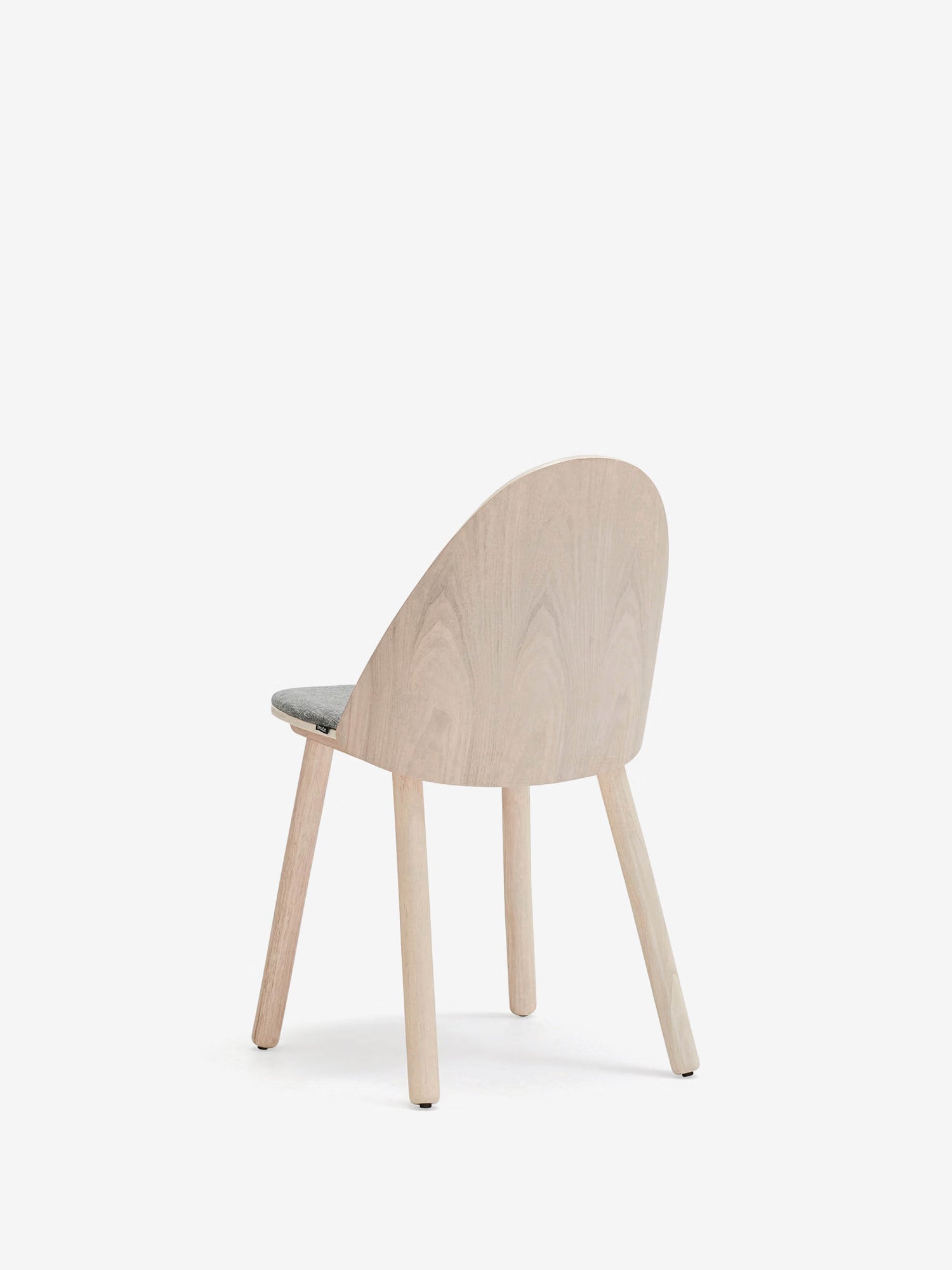 Uma Chaise en frêne et bois massif avec assise rembourrée en tissu