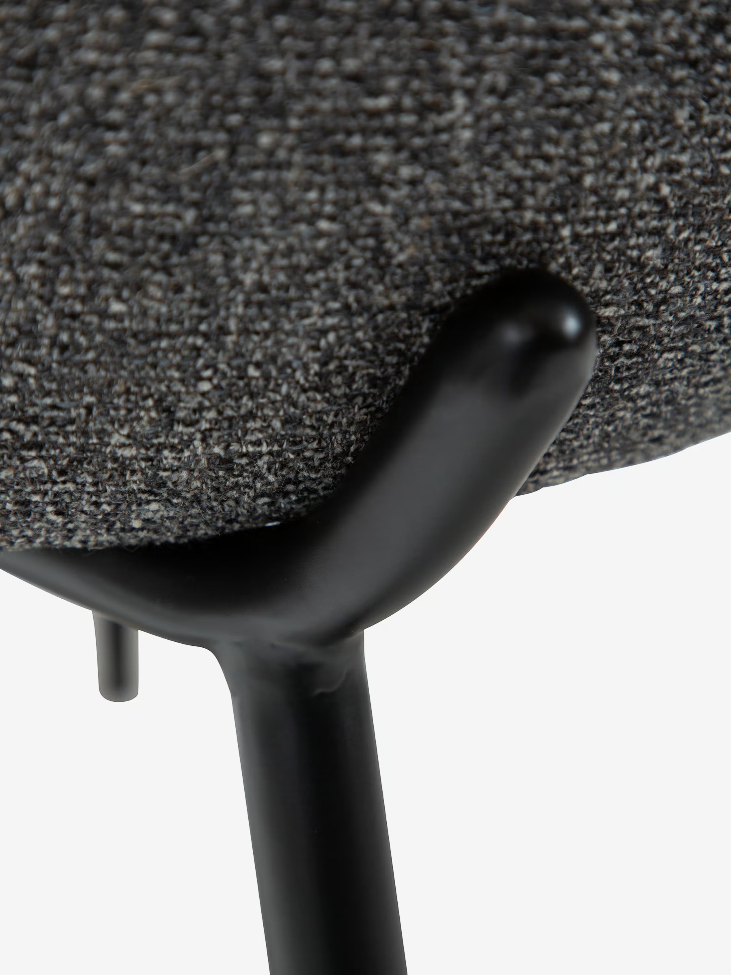 Utopia chaise avec dossier haut en bouclé et pieds en métal
