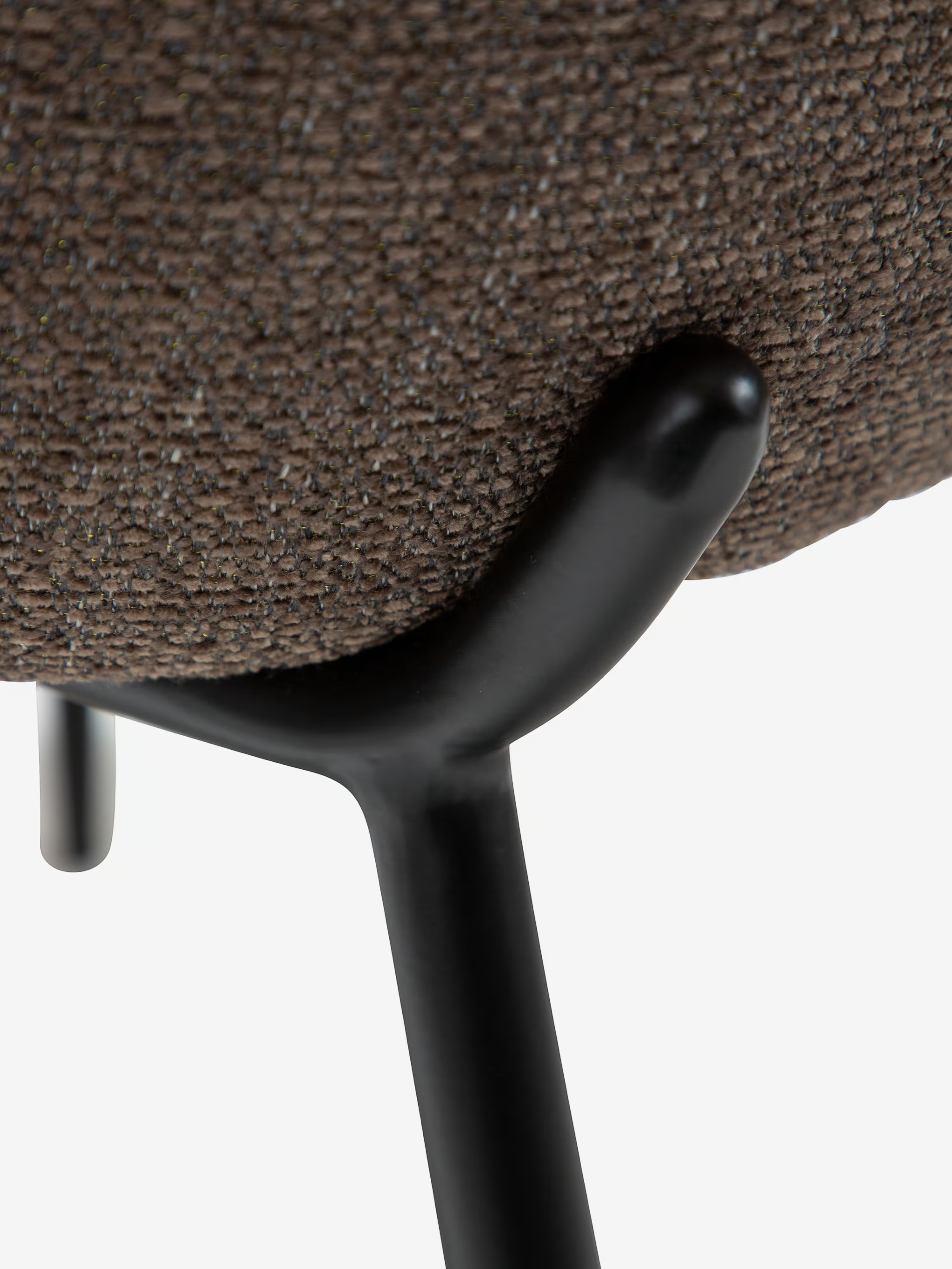 Utopia chaise avec dossier haut en bouclé et pieds en métal