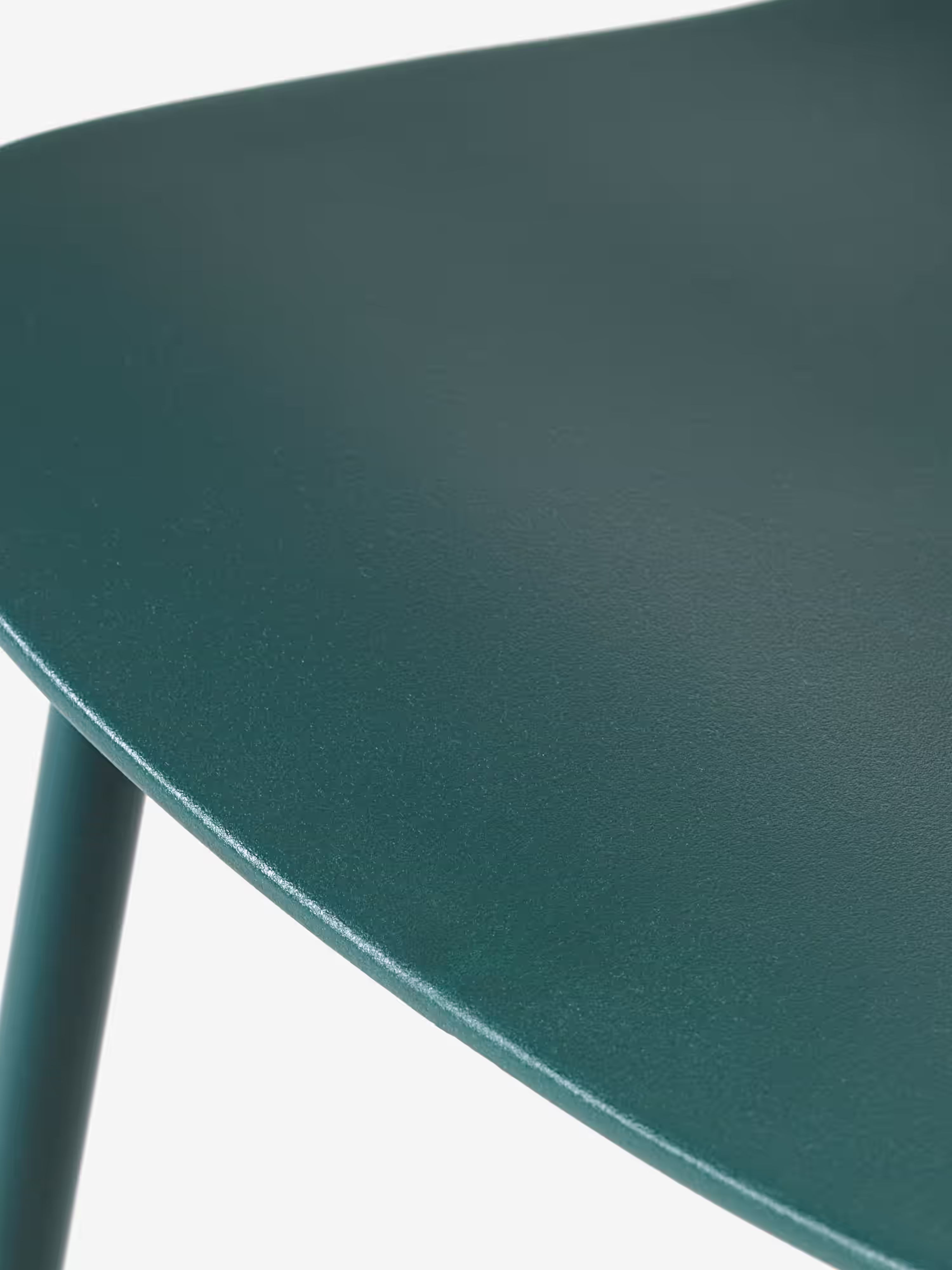 Whitby Chaise en polypropylène avec pieds en métal au design moderne