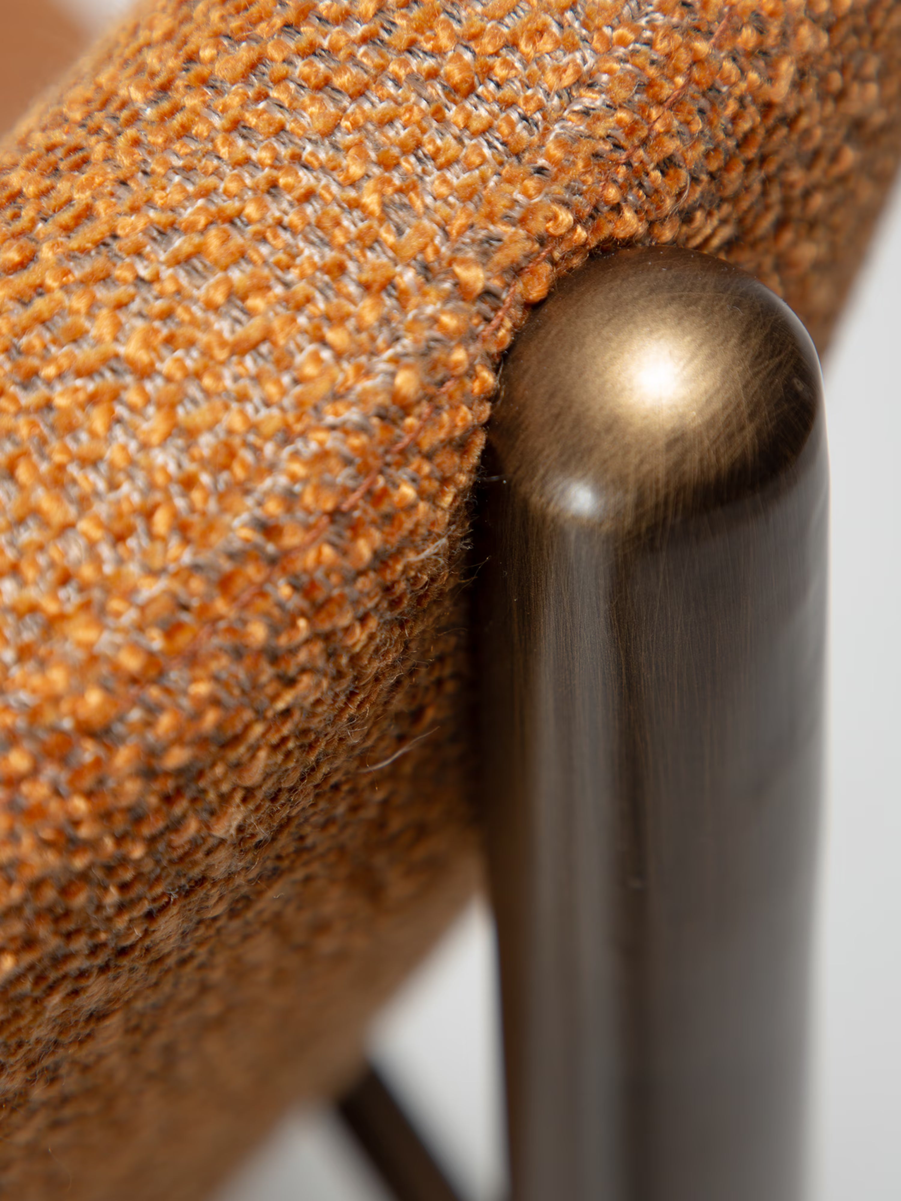 Woke chaise moderne en bouclé - pieds en métal au design scandinave