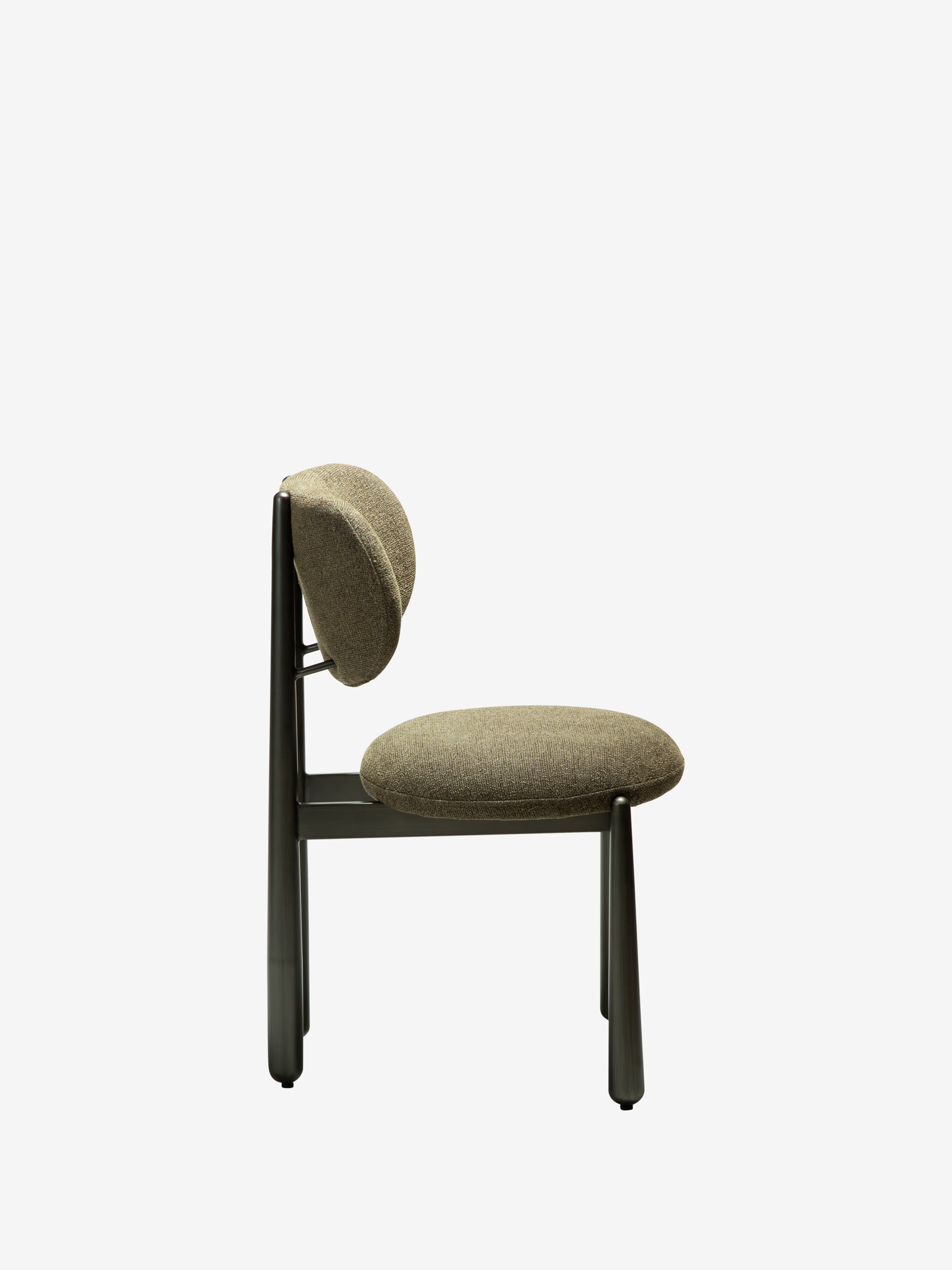 Woke chaise moderne en bouclé - pieds en métal au design scandinave