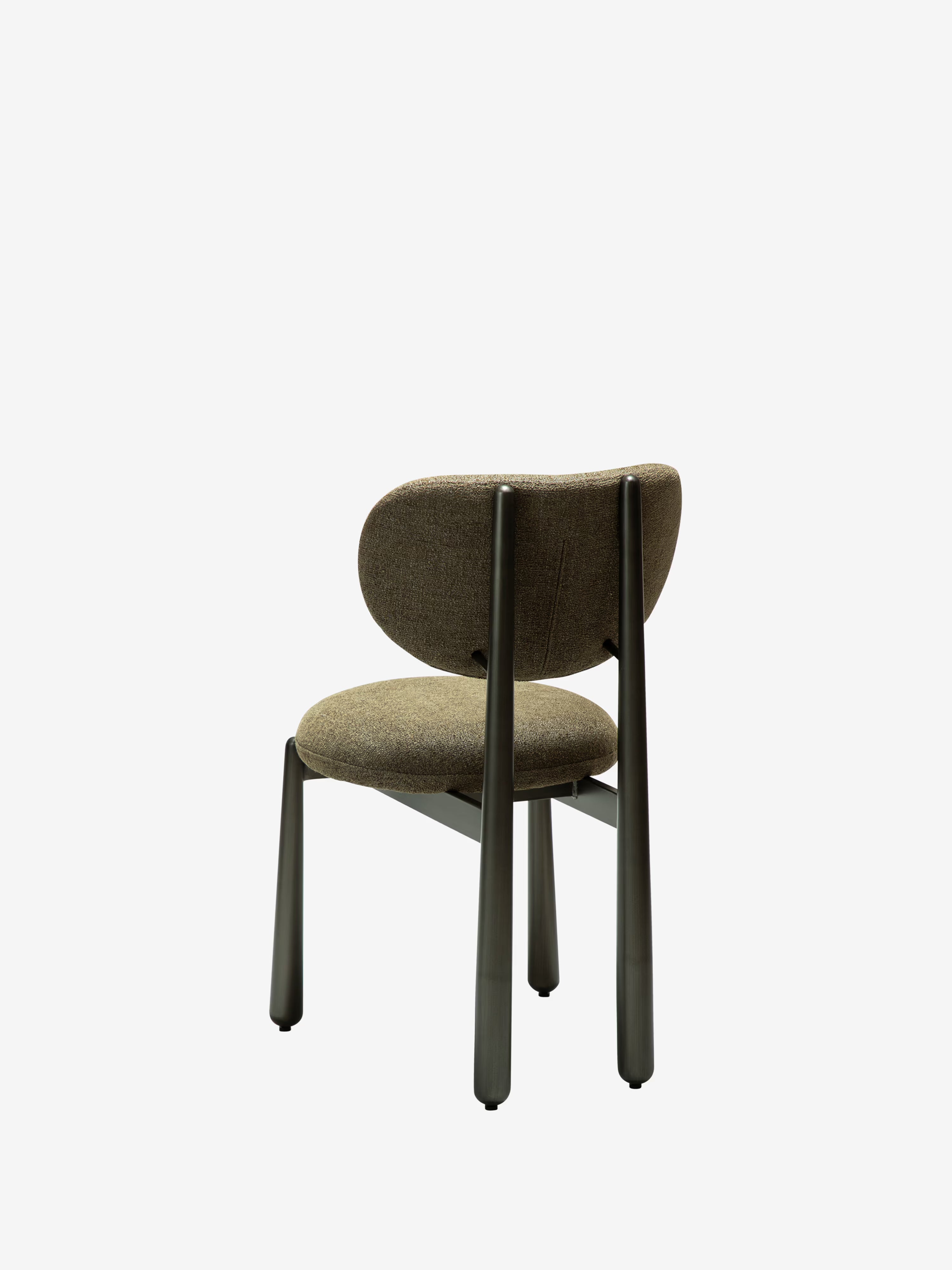 Woke chaise moderne en bouclé - pieds en métal au design scandinave