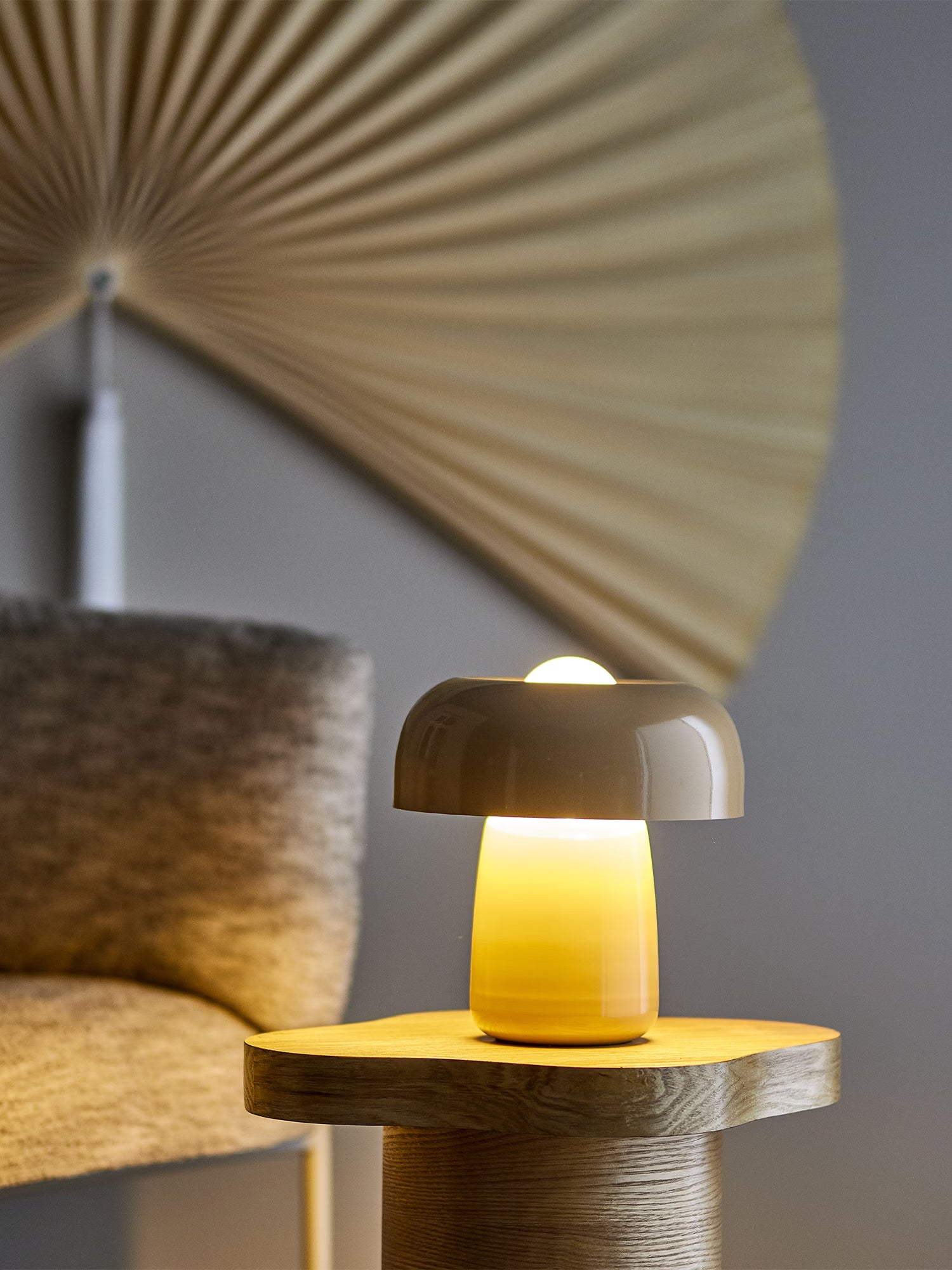 Ylva moderne Lampe de table en métal beige - design champignon