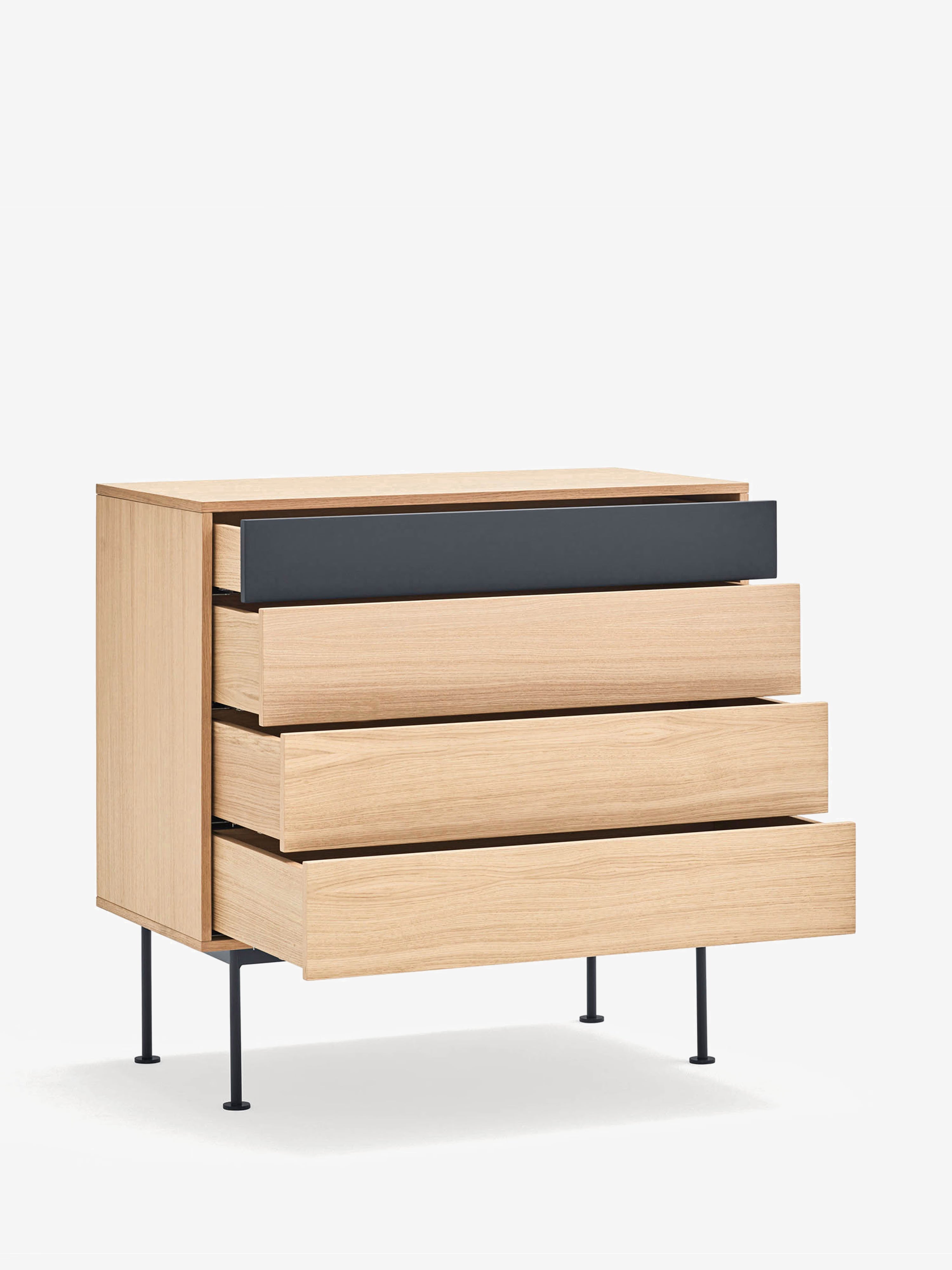 Yoko Cassettiera in rovere con cassetto superiore laccato - comò con base in metallo 90 x 91 cm