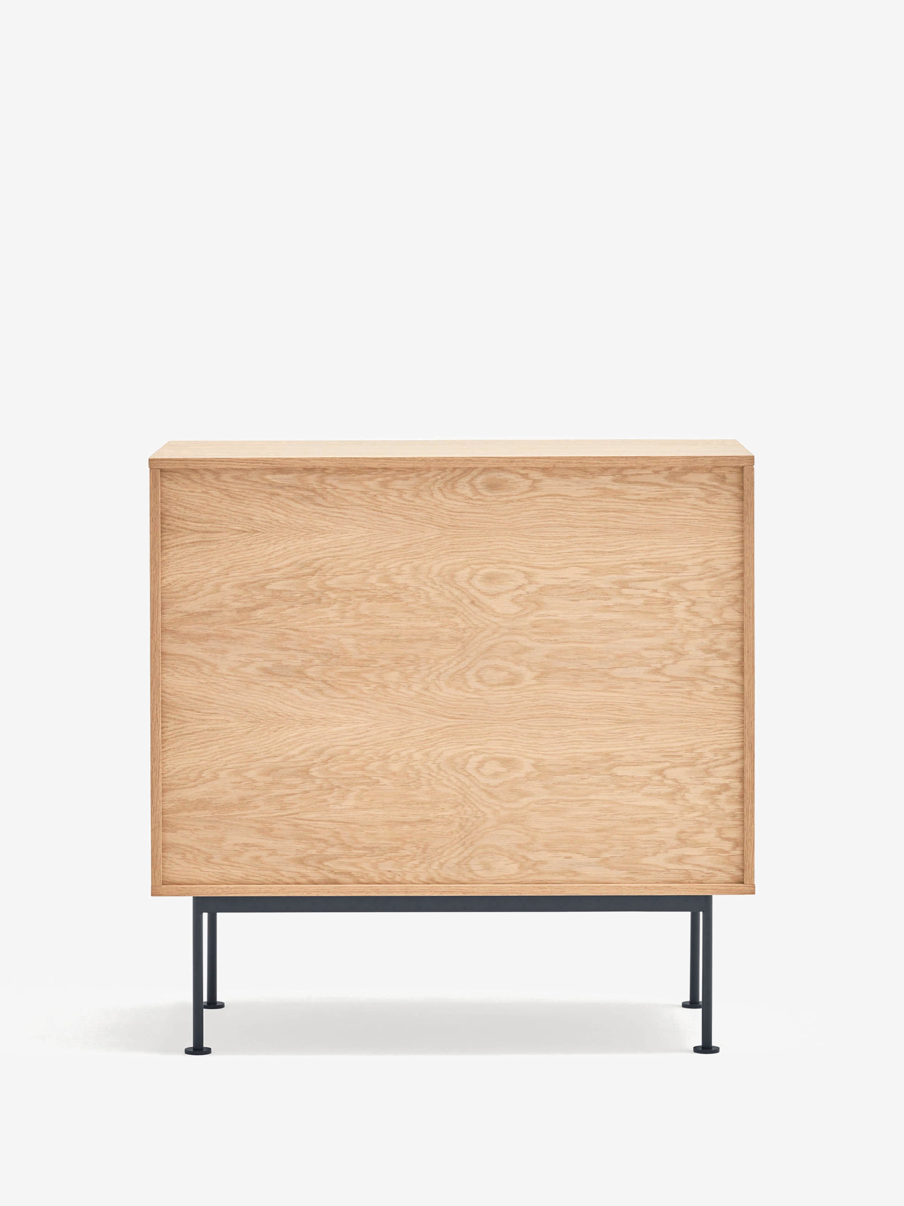 Yoko Cassettiera in rovere con cassetto superiore laccato - comò con base in metallo 90 x 91 cm