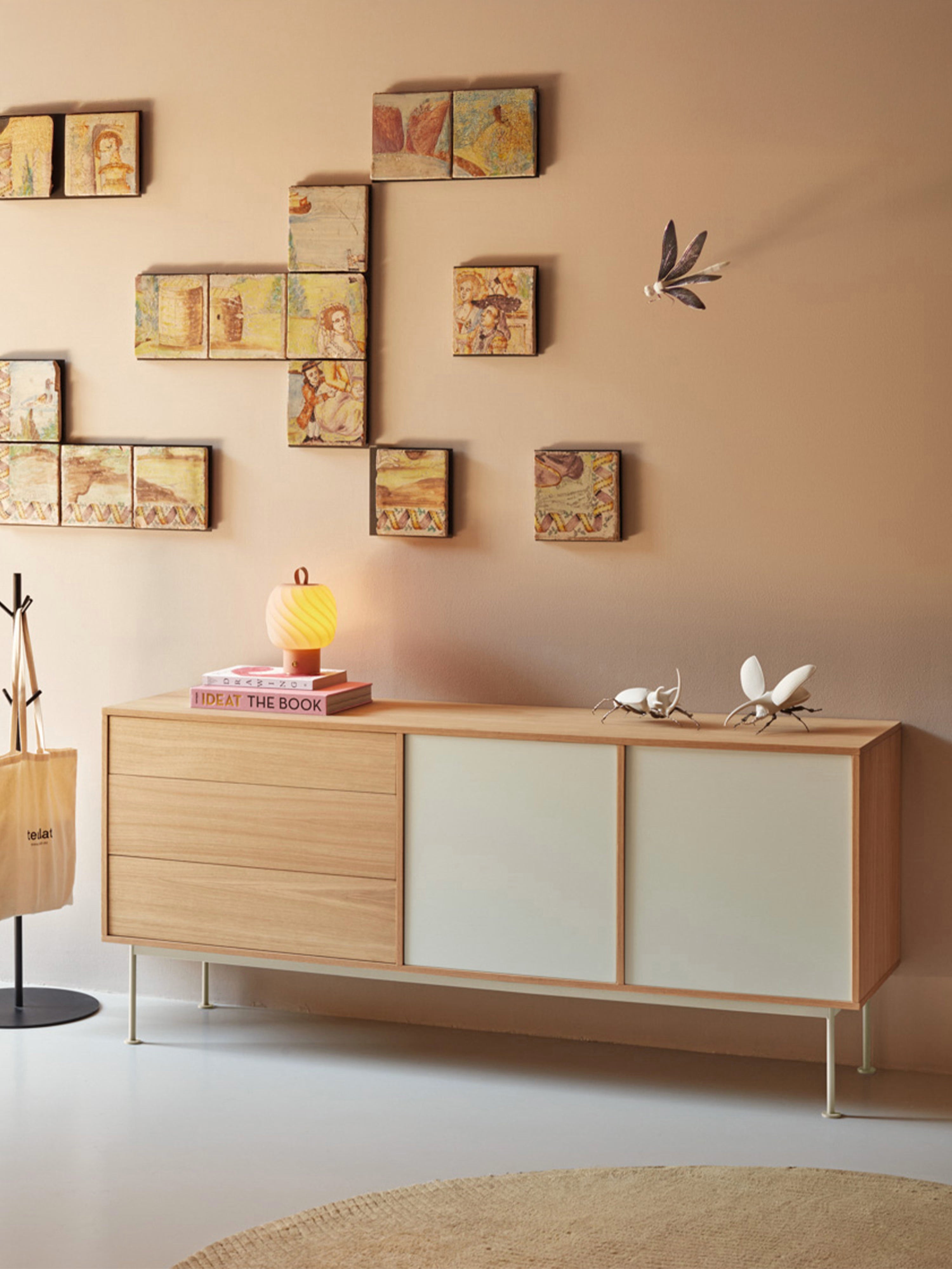Yoko aparador en roble con 2 puertas lacadas y 3 cajones - Aparador 180 X 81 cm